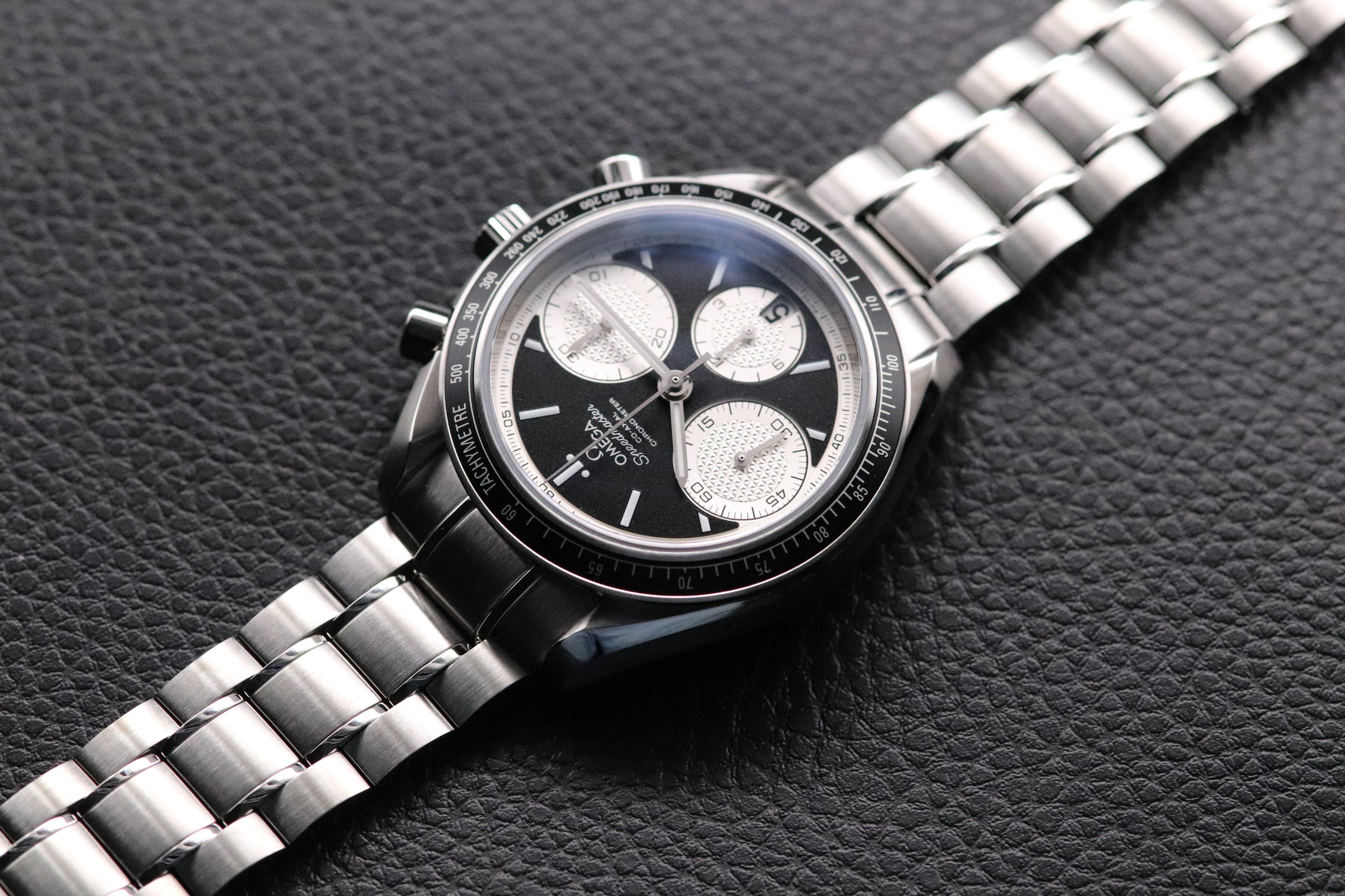 Omega Speedmaster Racing 326.30.40.50.01.002 « Panda » – FULLSET 2026 : coffret et PAPERS