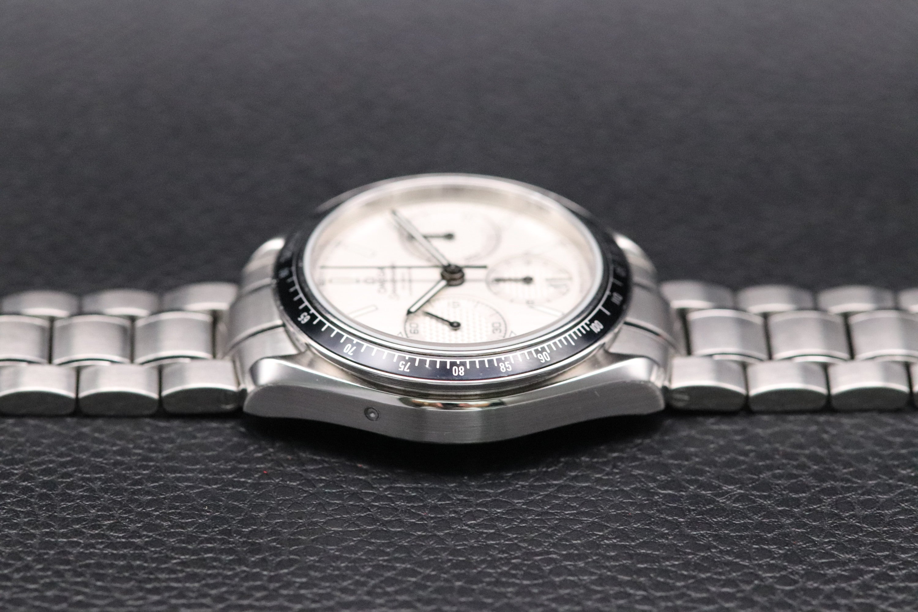 Omega Speedmaster Racing 326.30.40.50.02.001 Albino 2019