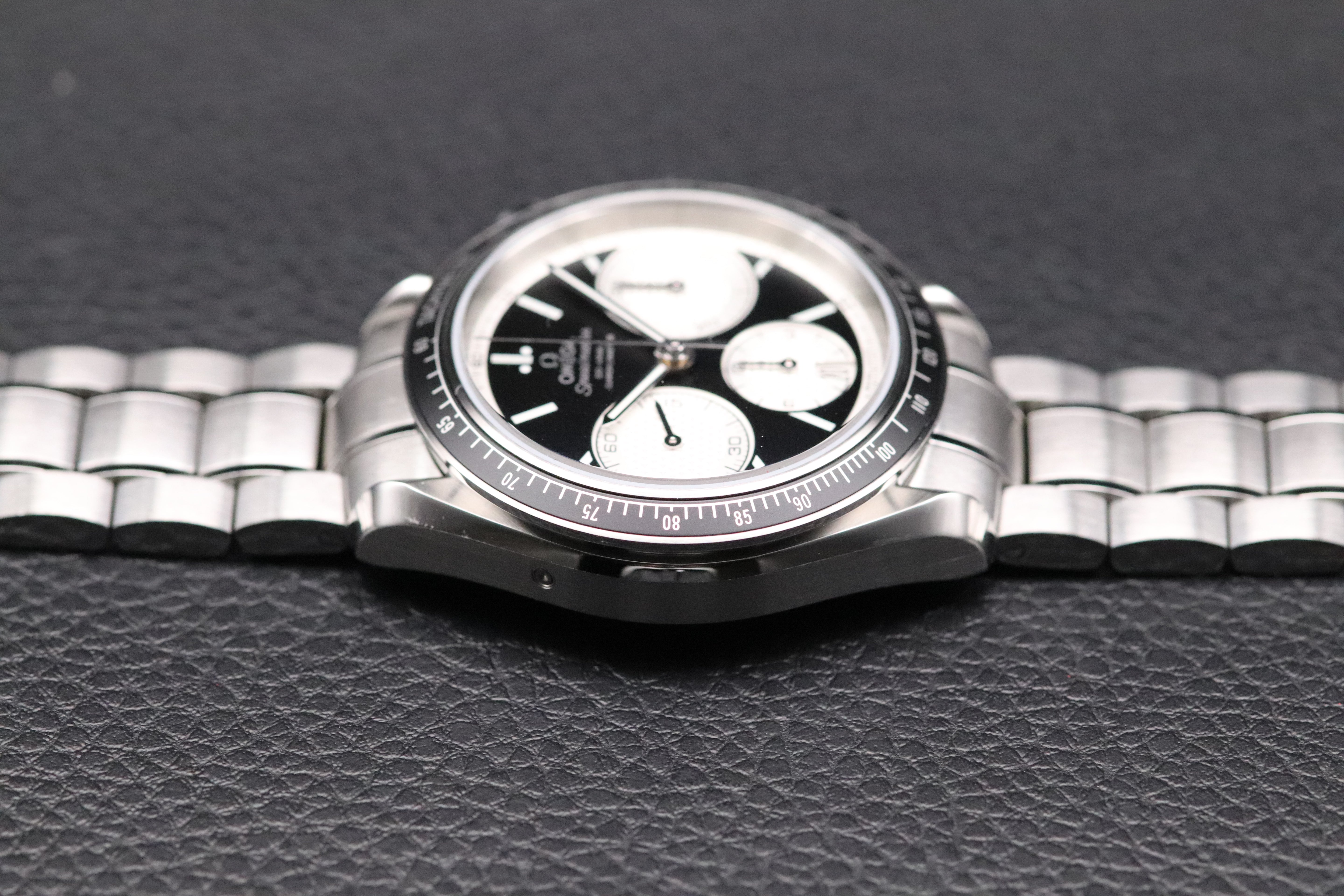 Omega Speedmaster Racing 326.30.40.50.01.002 Panda 2025 Fullset