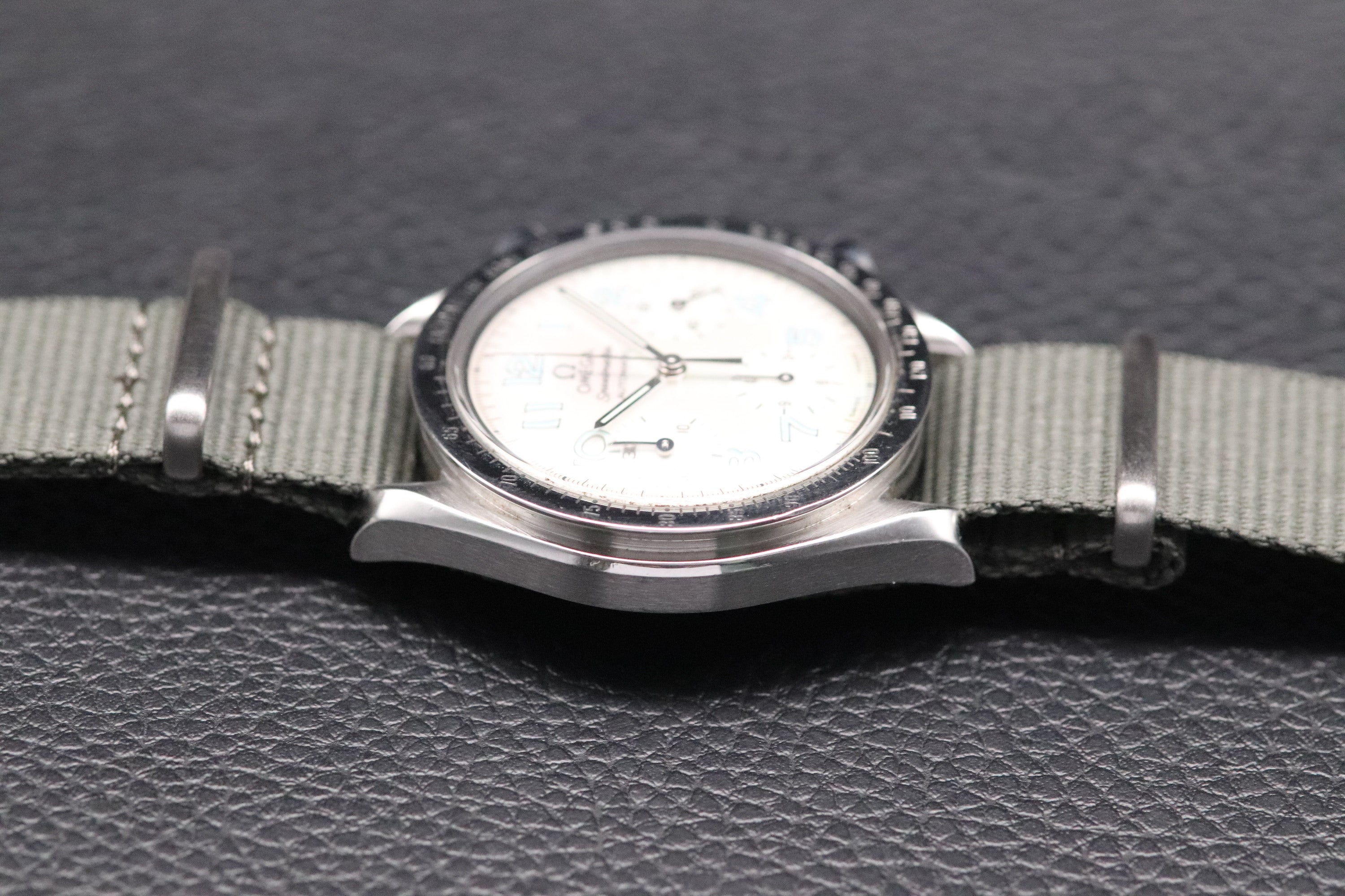 Omega Speedmaster Reduced 3802.71.53 Papers 2001