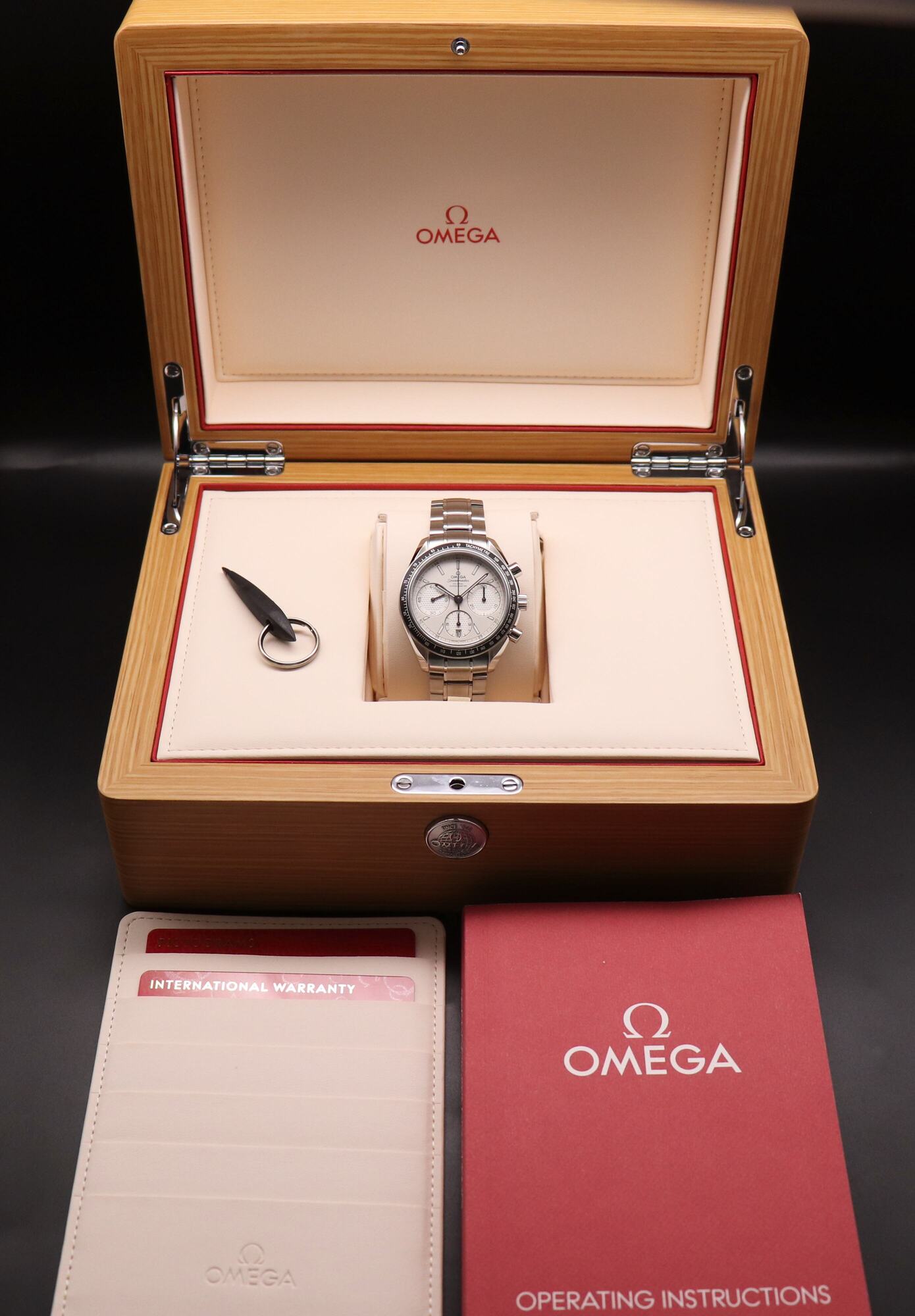Omega Speedmaster Racing 326.30.40.50.02.001 Albino 2022 Fullset