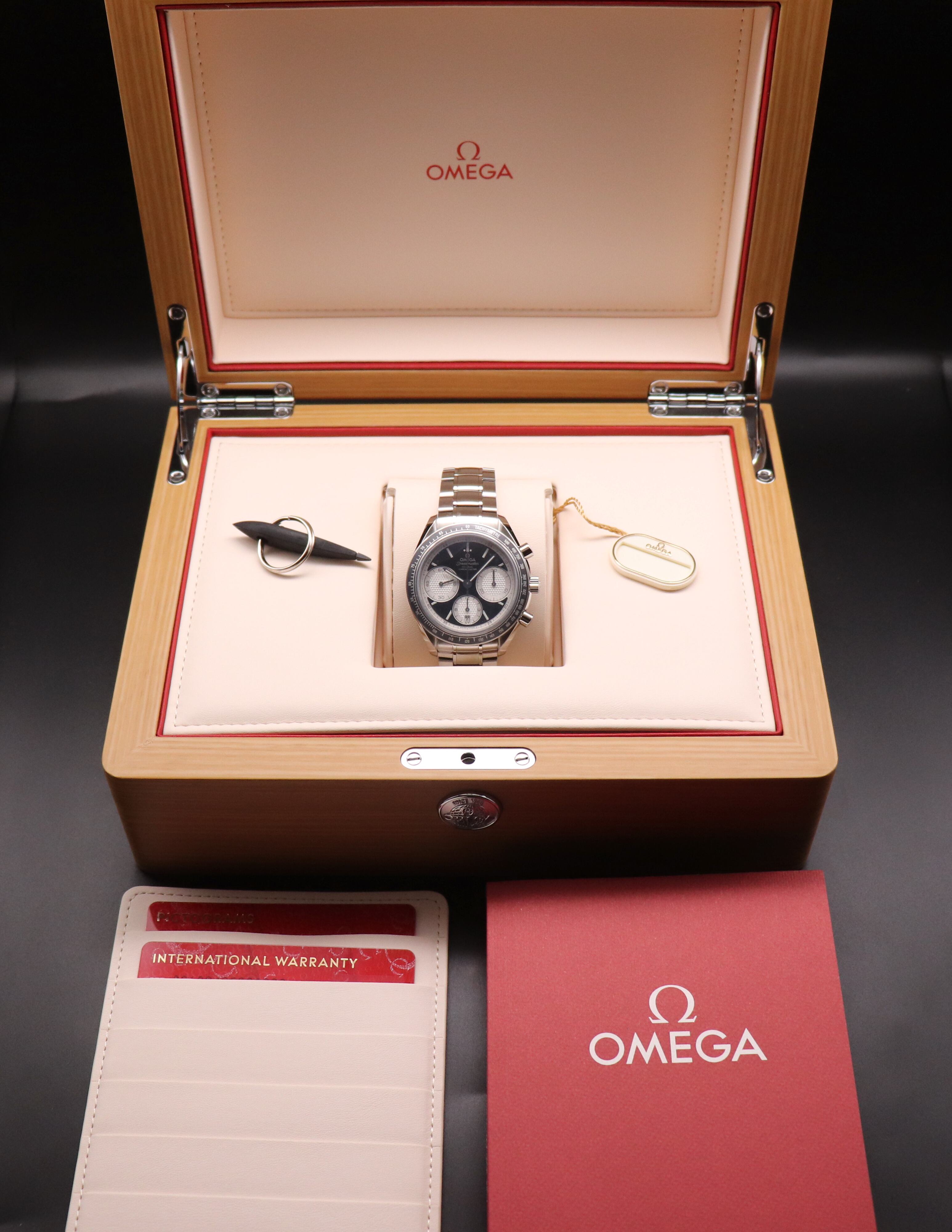 Omega Speedmaster Racing 326.30.40.50.01.002 Panda 2025 Fullset