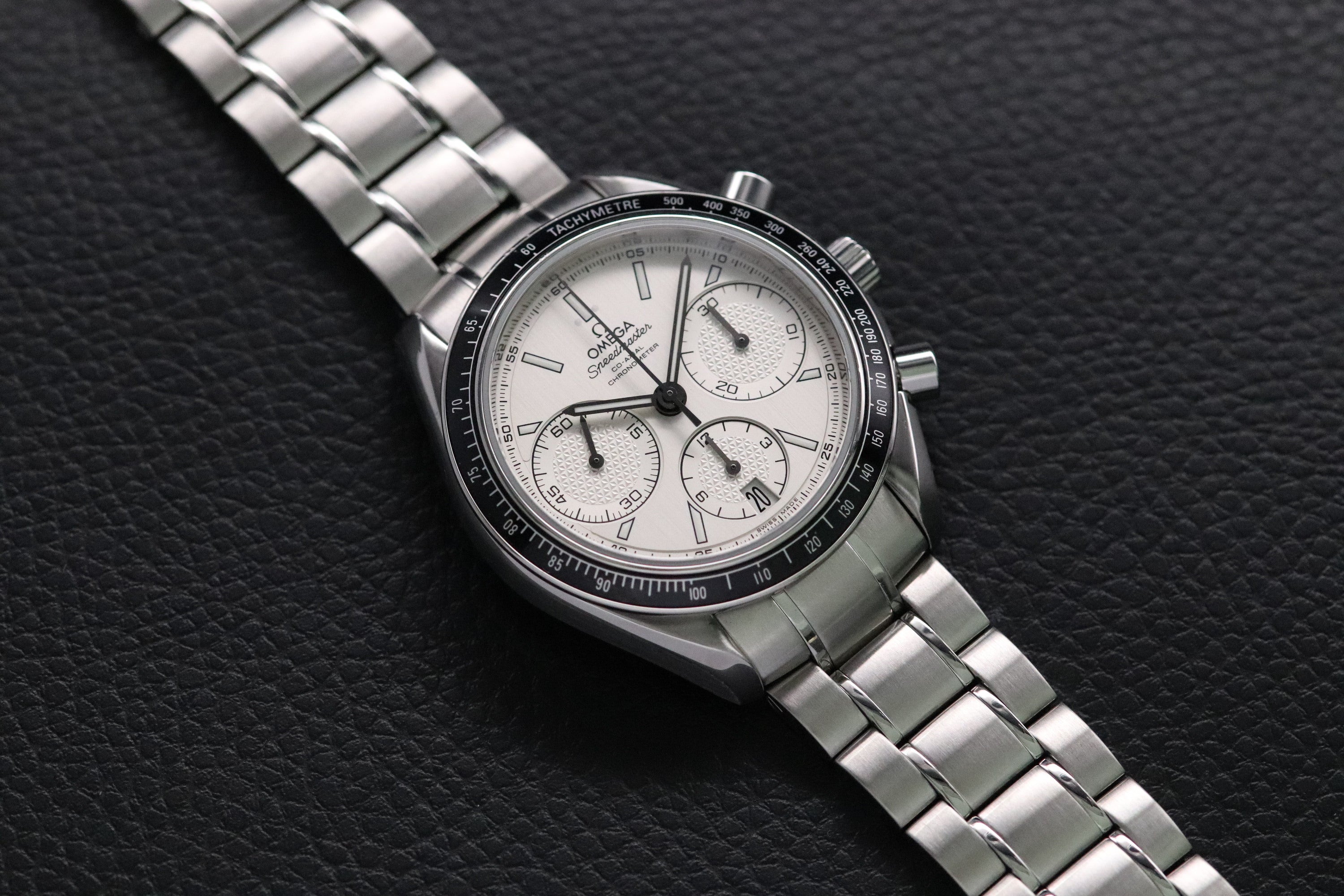 Omega Speedmaster Racing 326.30.40.50.02.001 Albino 2019