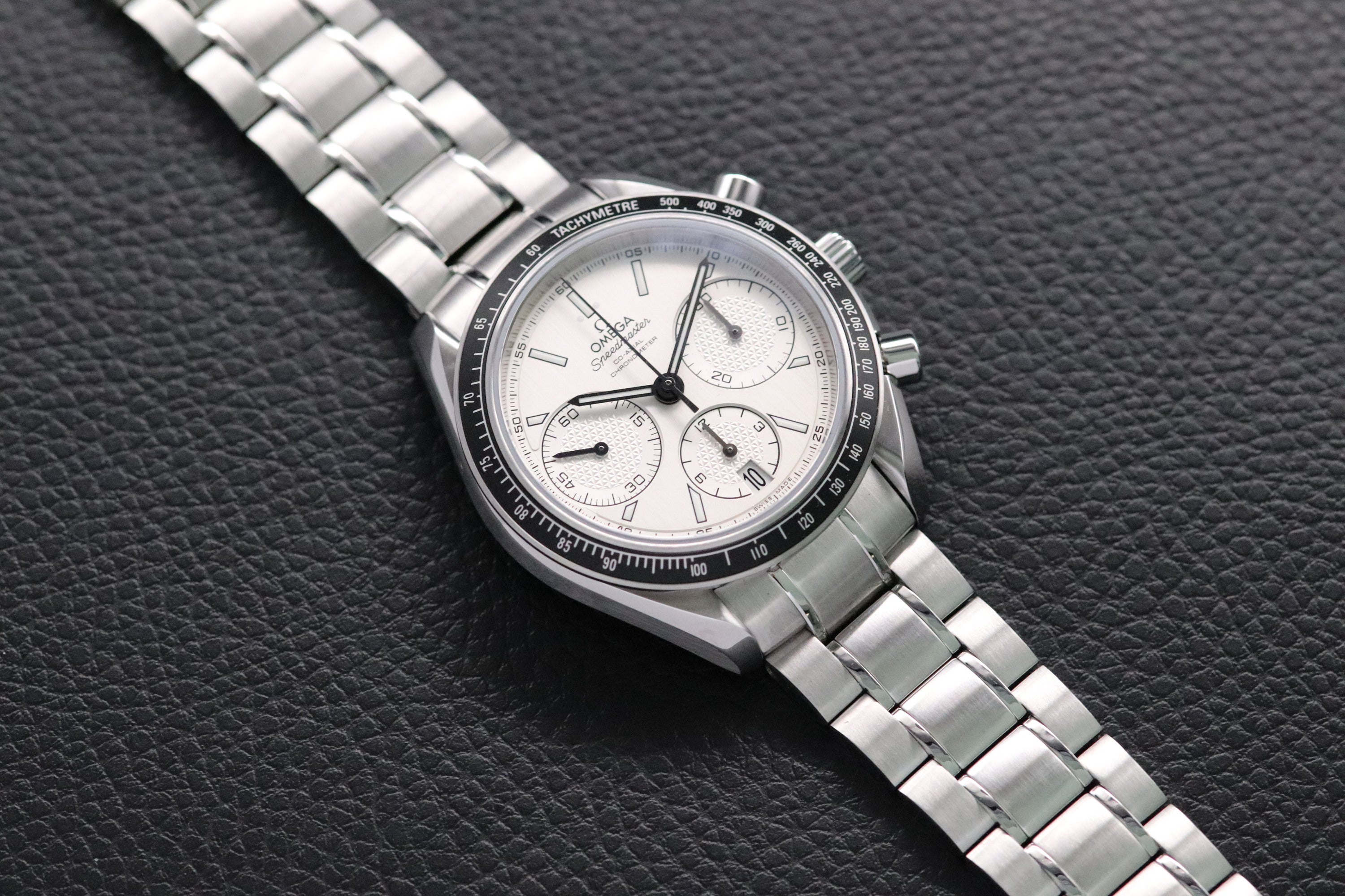 Omega Speedmaster Racing 326.30.40.50.02.001 Albino 2022 Fullset