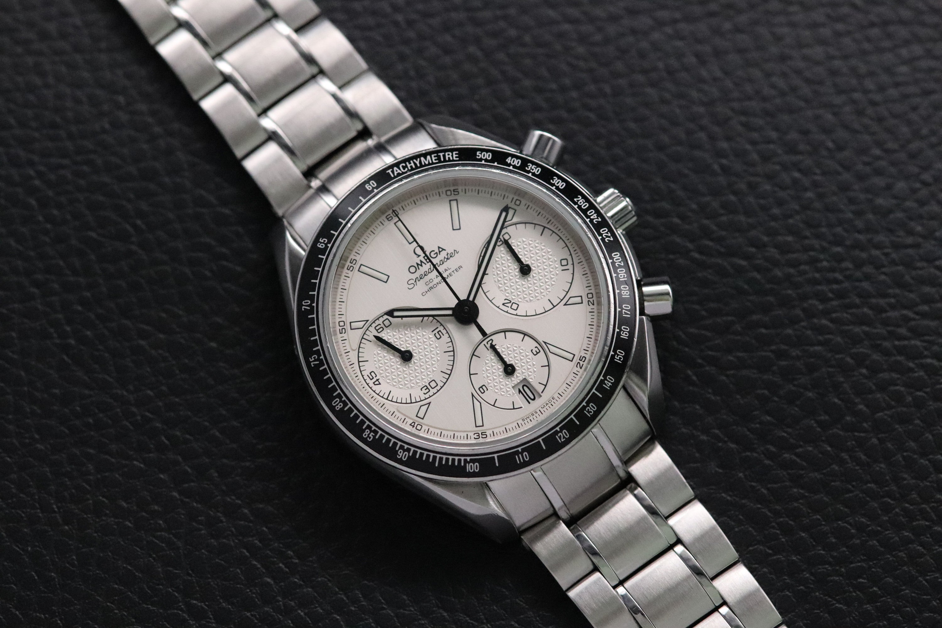 Omega Speedmaster Racing 326.30.40.50.02.001 Albino 2020