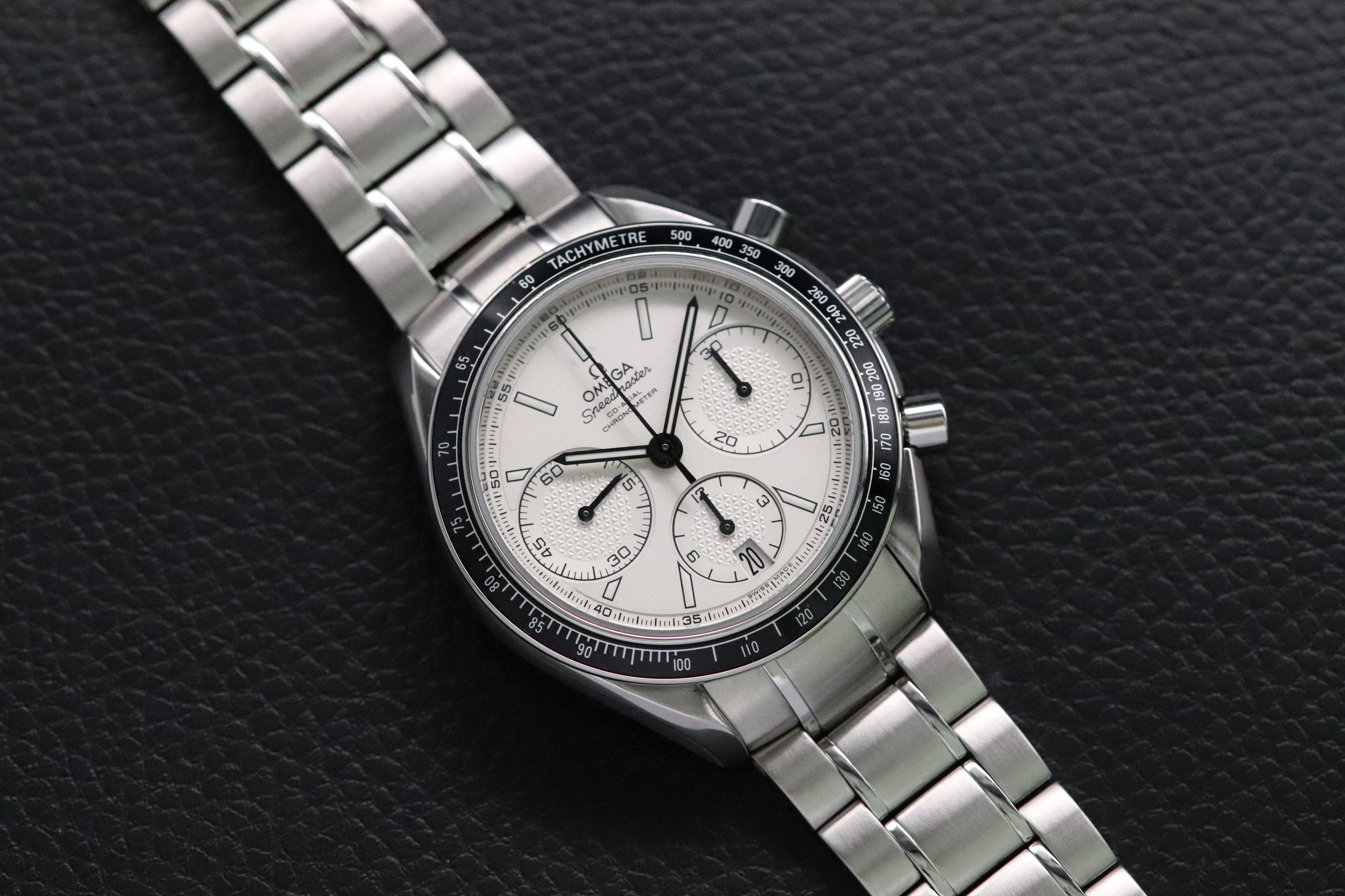 Omega Speedmaster Racing 326.30.40.50.02.001 Albino 2019