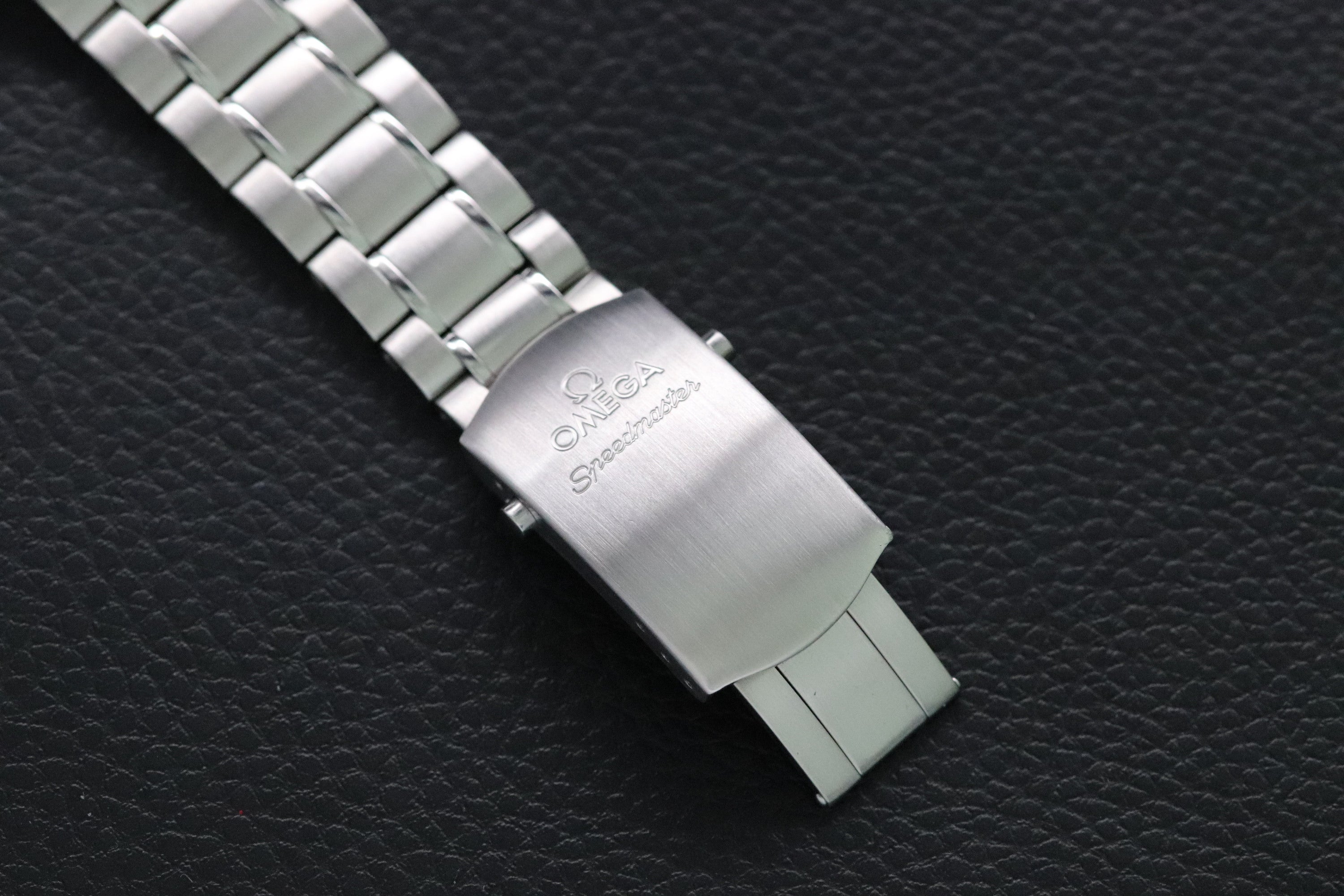 Omega Speedmaster Racing 326.30.40.50.02.001 Albino 2019