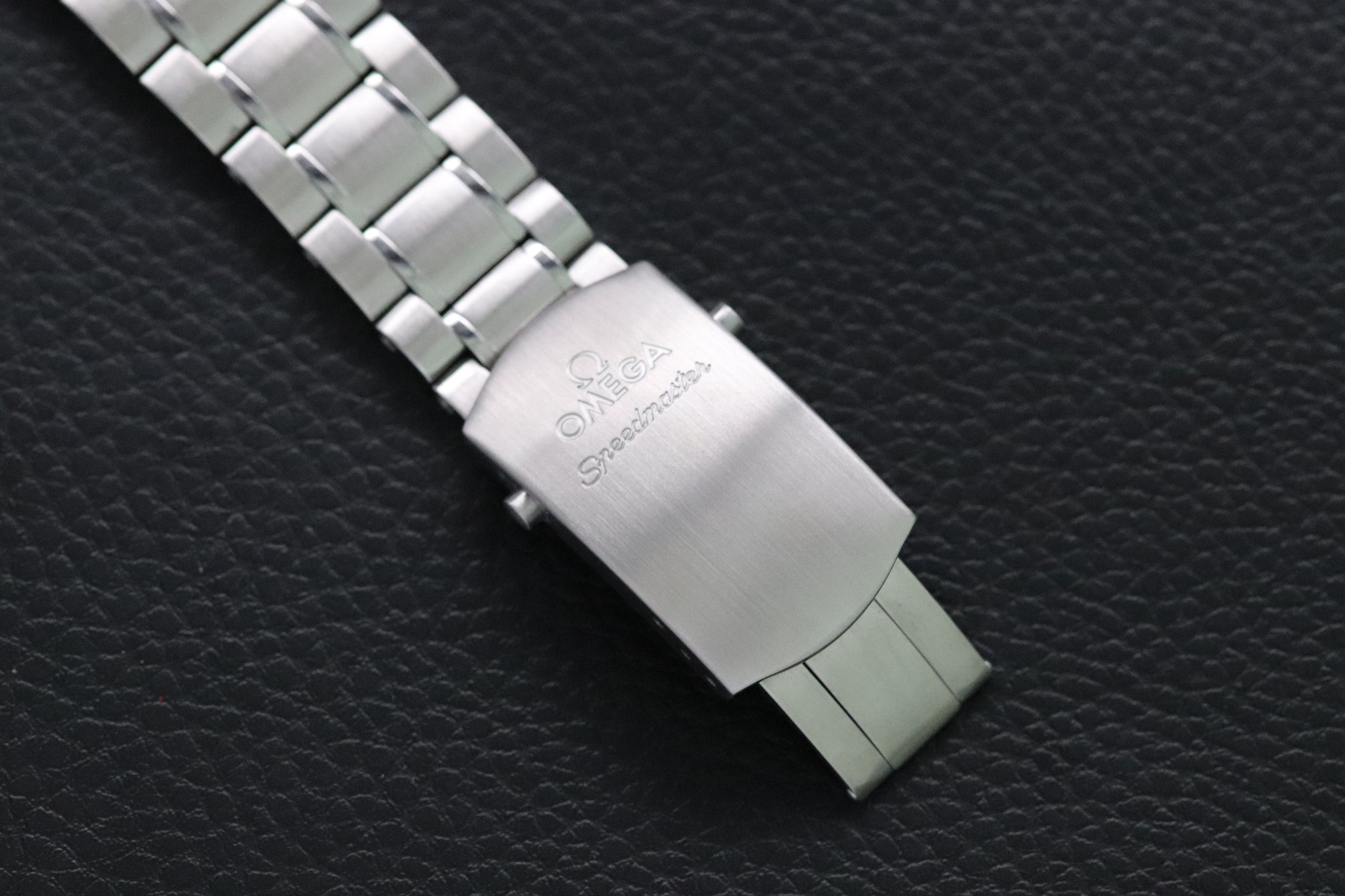 Omega Speedmaster Racing 326.30.40.50.02.001 Albino 2020