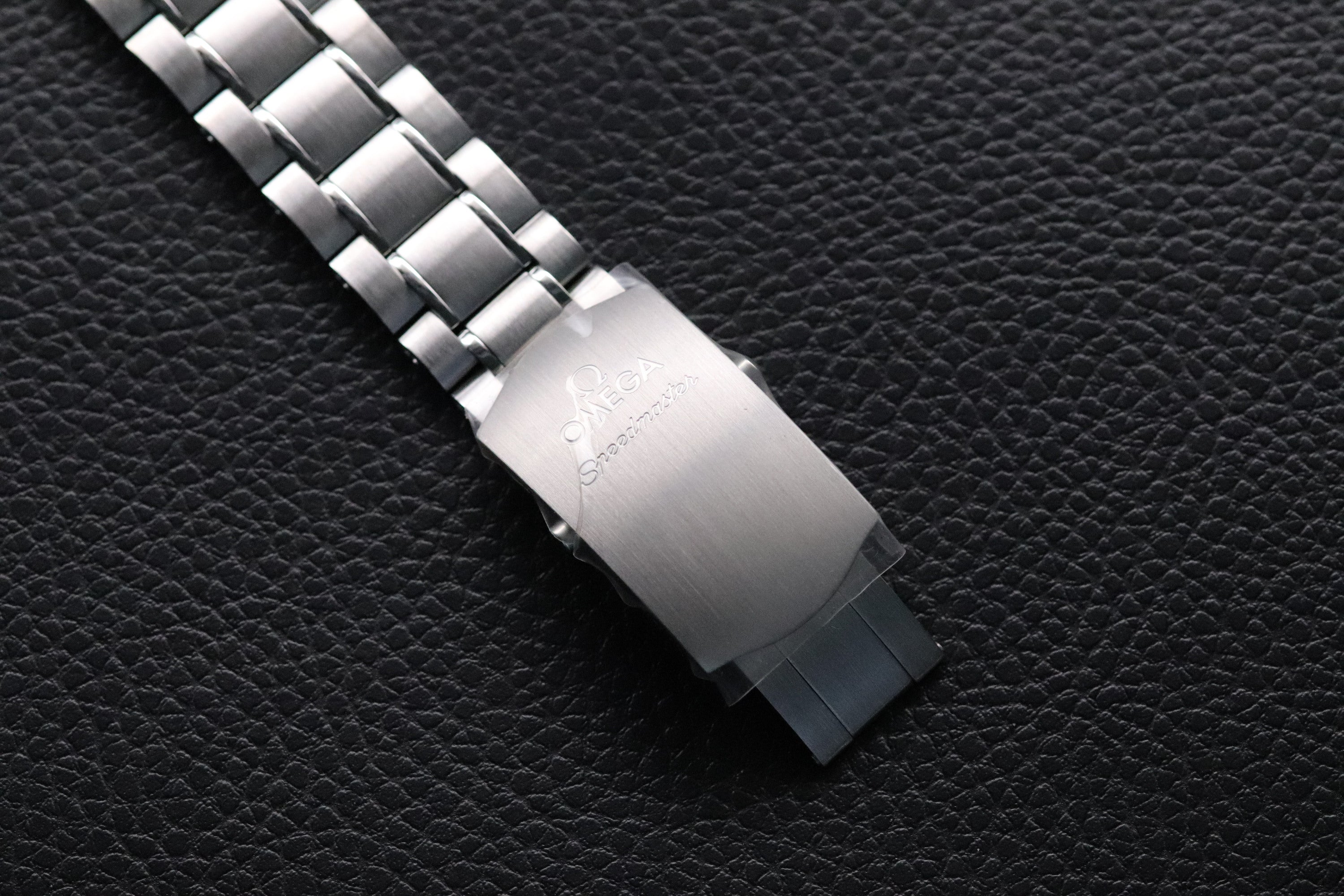 Omega Speedmaster Racing 326.30.40.50.01.002 Panda 2025 Fullset