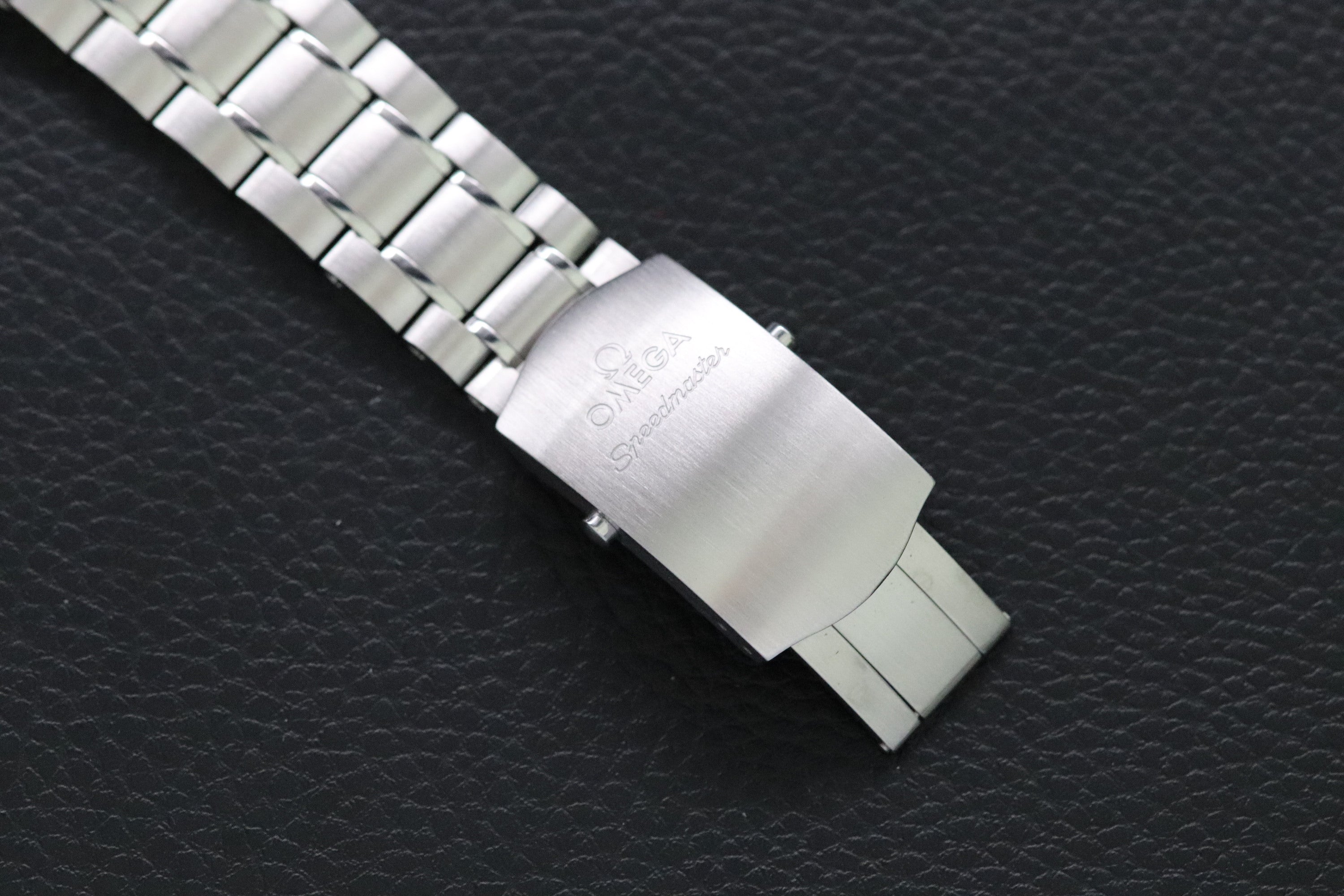 Omega Speedmaster Racing 326.30.40.50.02.001 Albino 2023 Papers