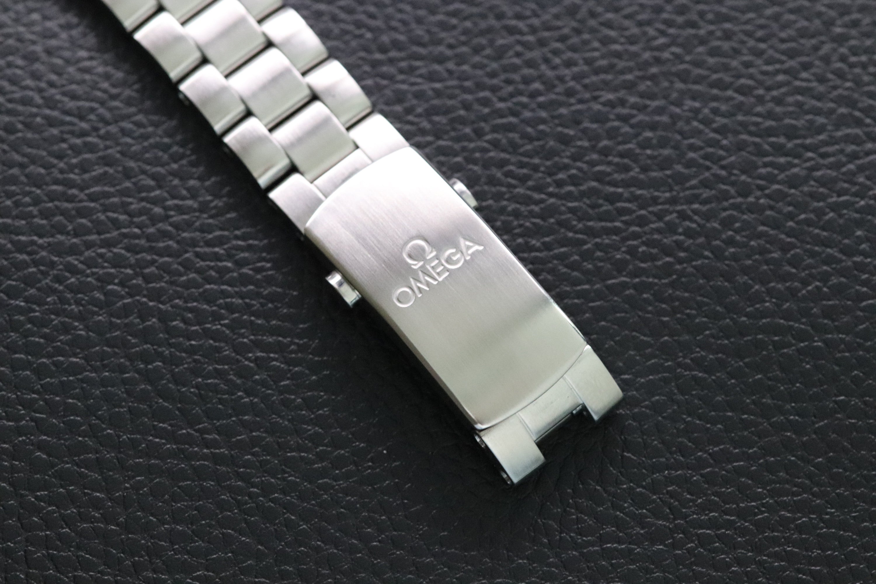 Omega Seamaster Planet Ocean 232.30.38.20.01.001 Papers