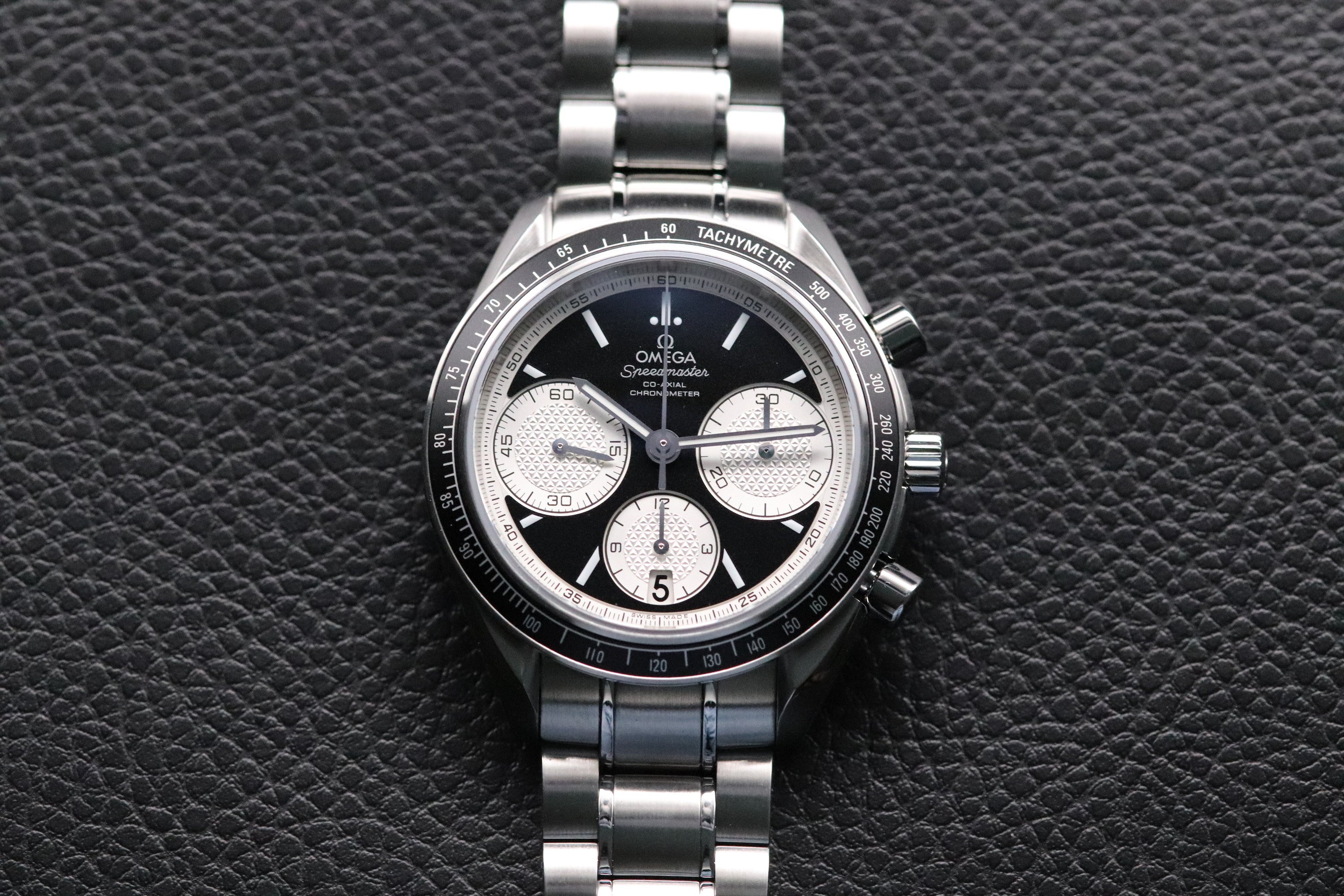 Omega Speedmaster Racing 326.30.40.50.01.002 Panda 2025 Fullset