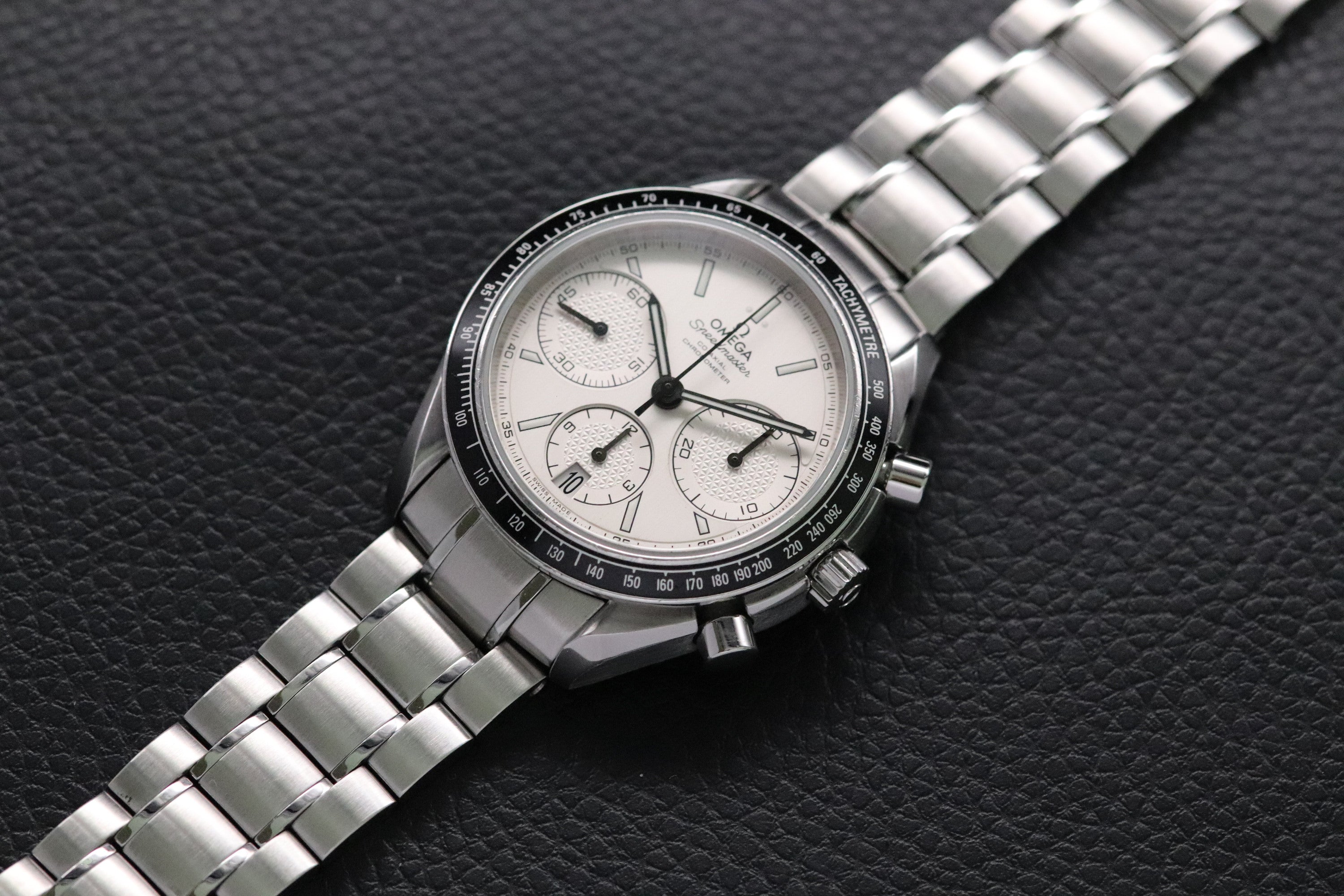 Omega Speedmaster Racing 326.30.40.50.02.001 Albino 2020