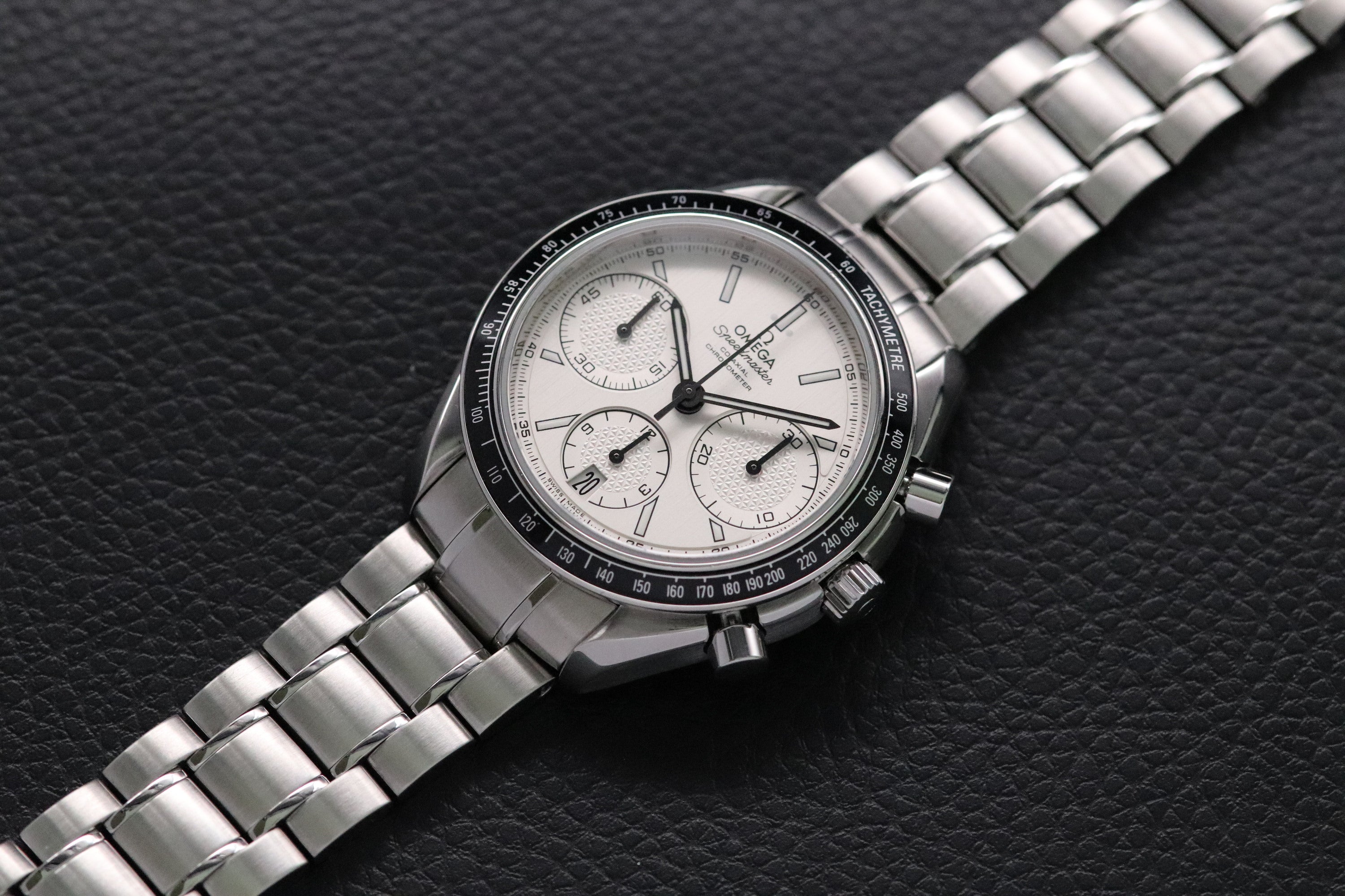 Omega Speedmaster Racing 326.30.40.50.02.001 Albino 2019