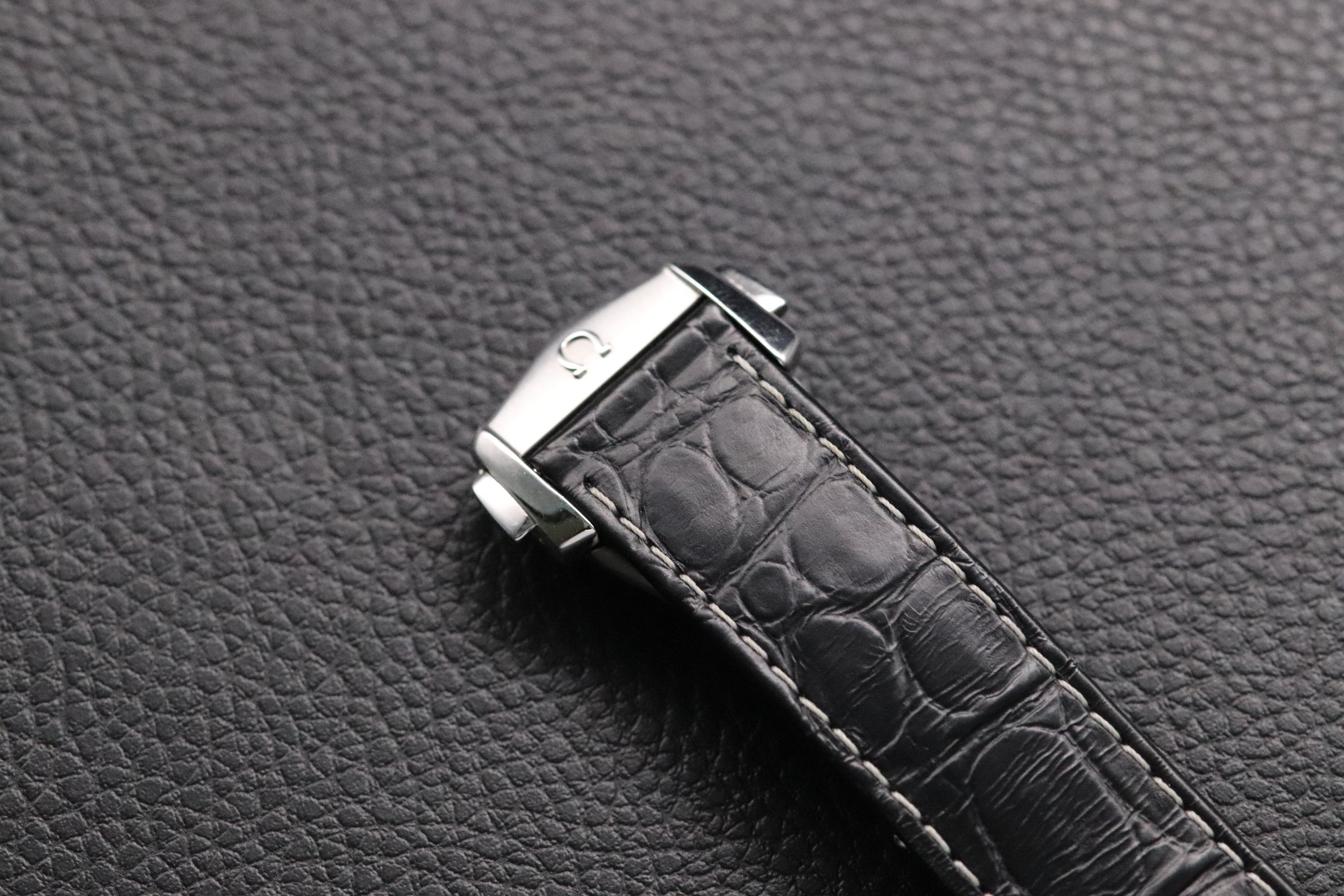 Omega Speedmaster Moonwatch Moonphase 304.33.44.52.01.001 Fullset 2021 Box+Papers