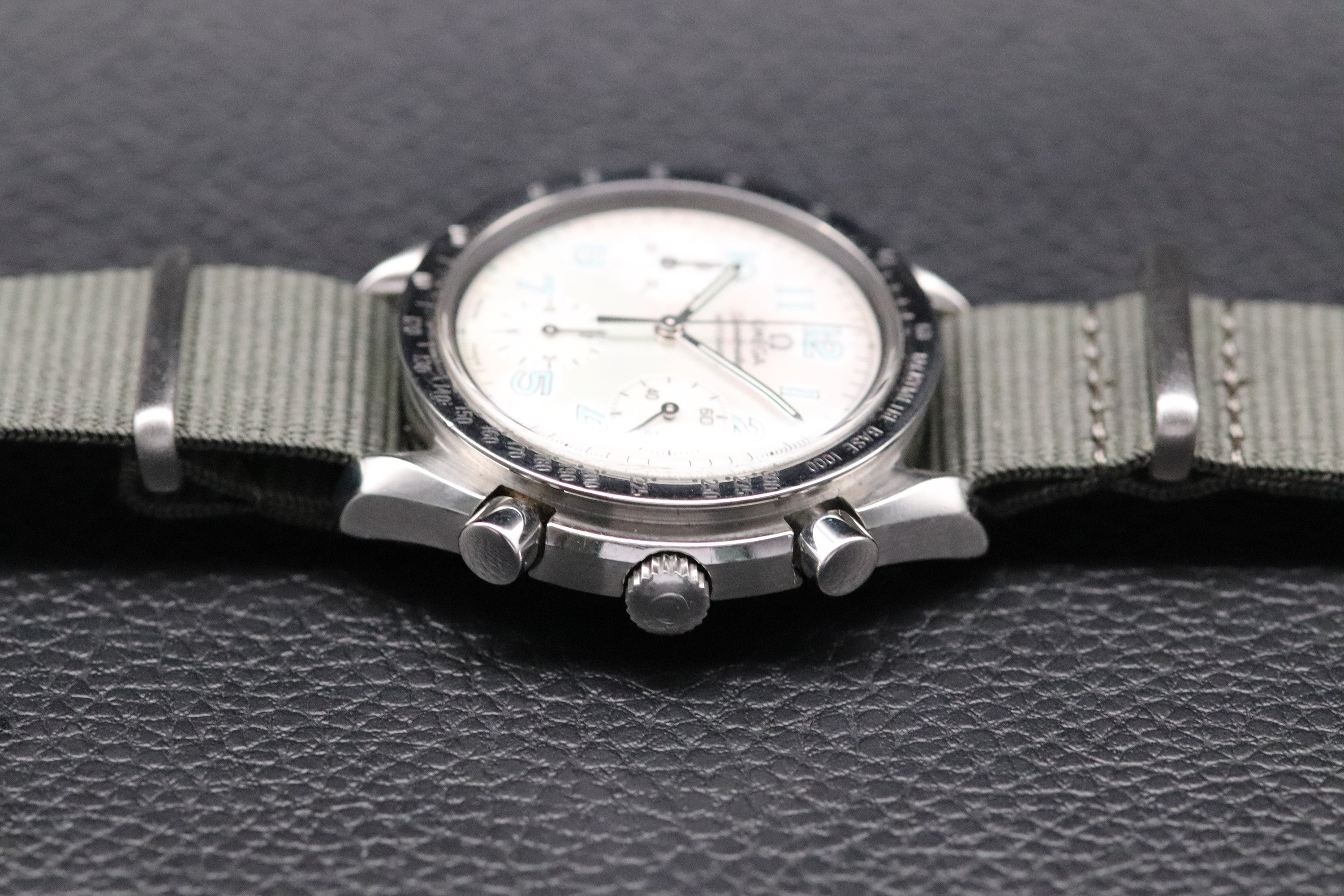 Omega Speedmaster Reduced 3802.71.53 Papers 2001