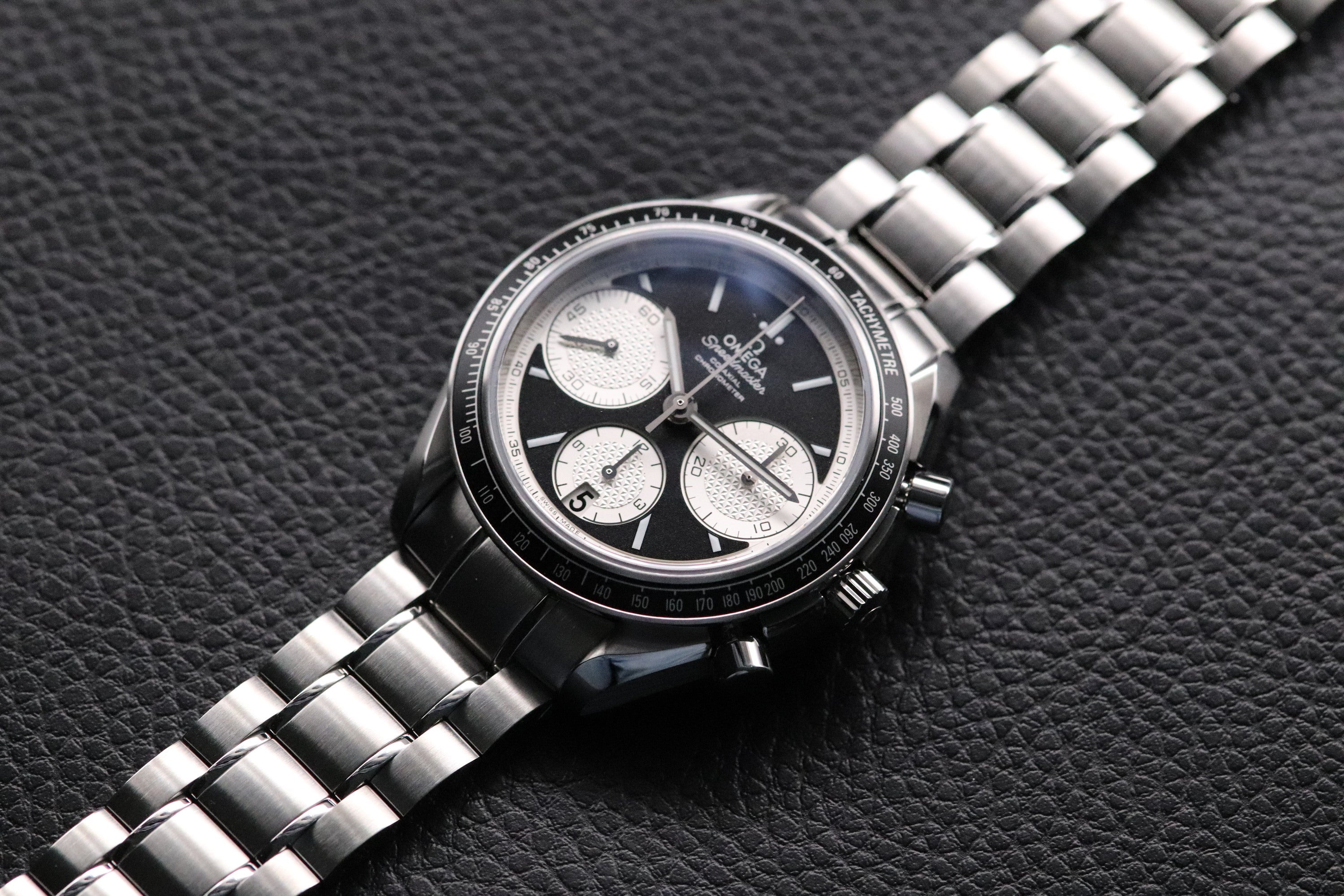 Omega Speedmaster Racing 326.30.40.50.01.002 Panda 2025 Fullset