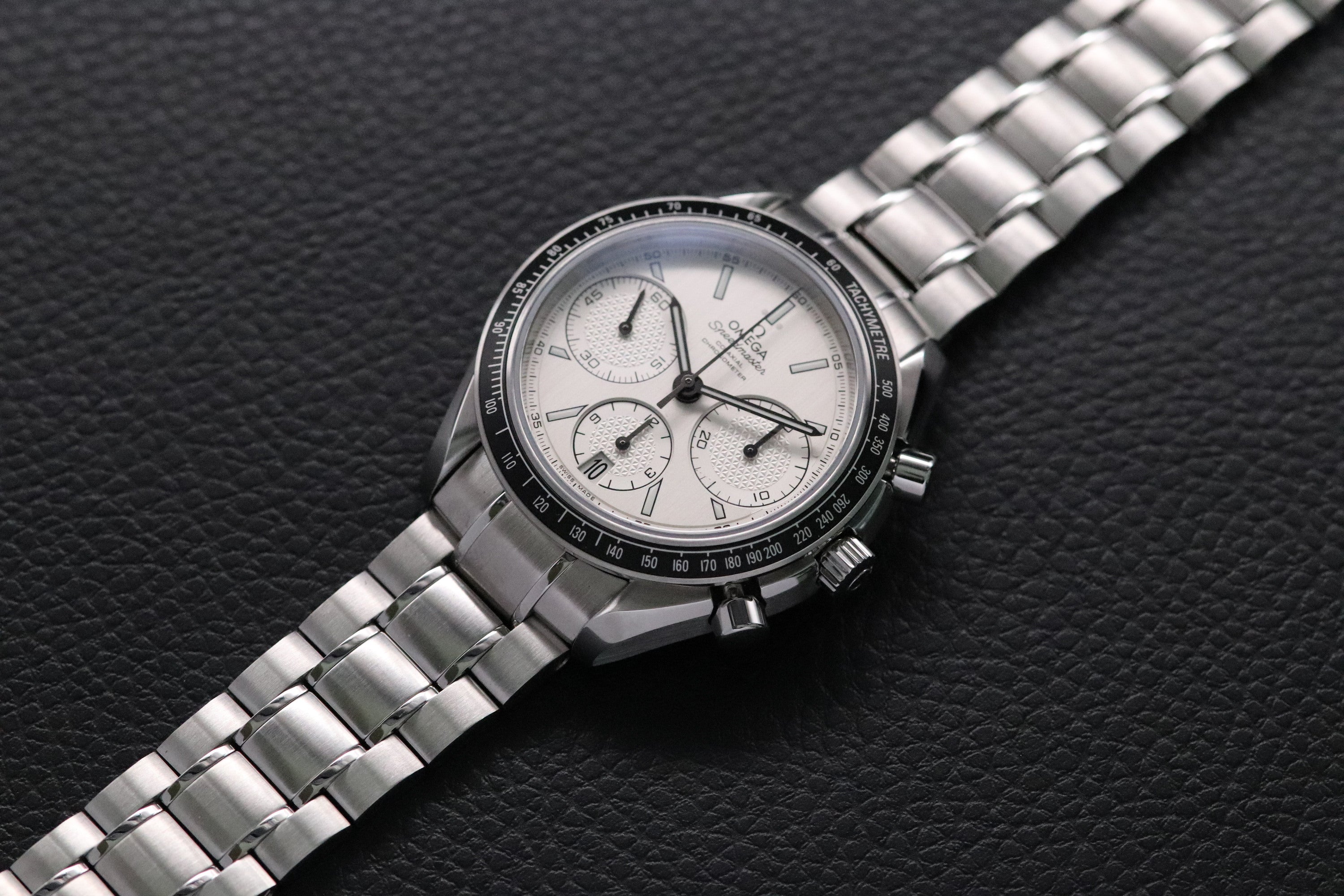 Omega Speedmaster Racing 326.30.40.50.02.001 Albino 2022 Fullset