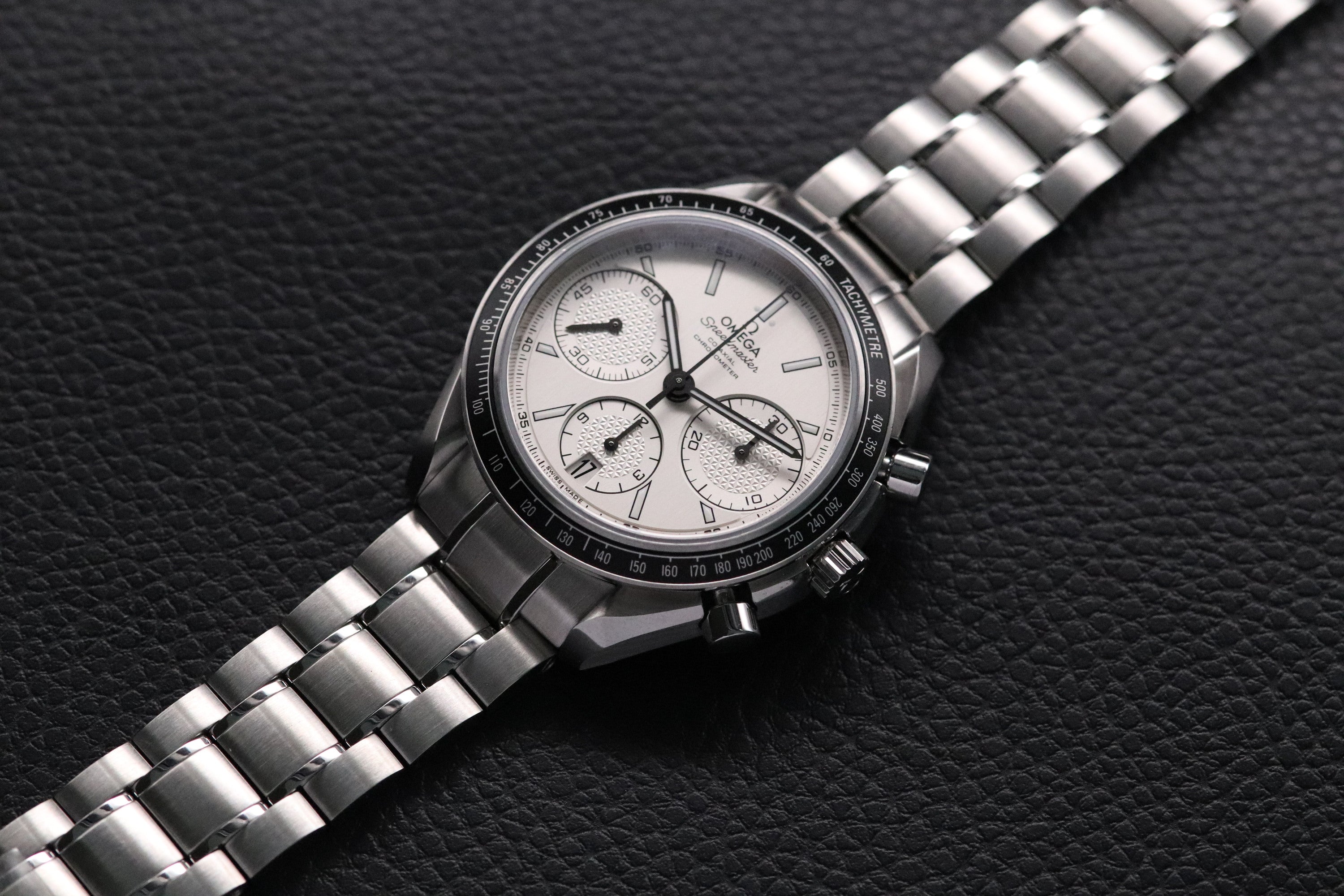 Omega Speedmaster Racing 326.30.40.50.02.001 Albino 2025 Fullset