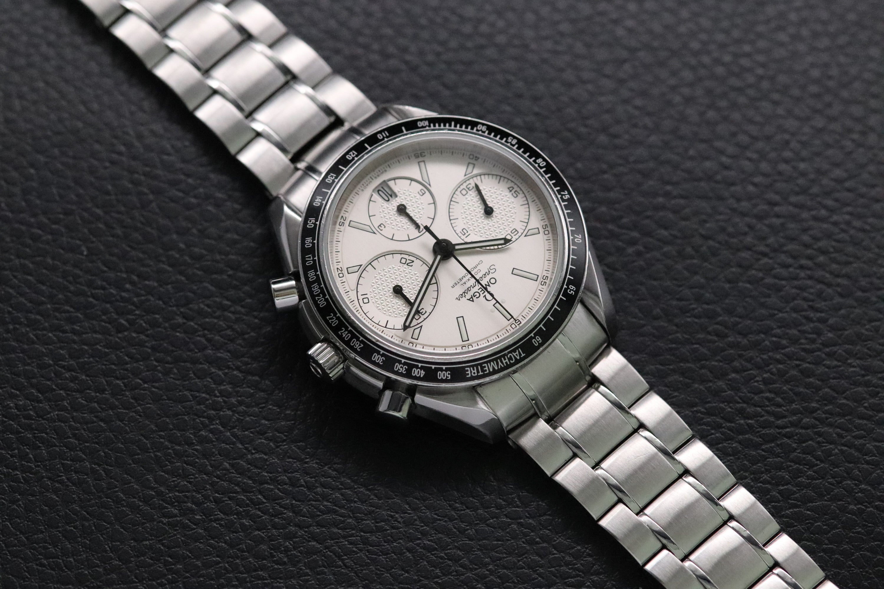 Omega Speedmaster Racing 326.30.40.50.02.001 Albino 2020