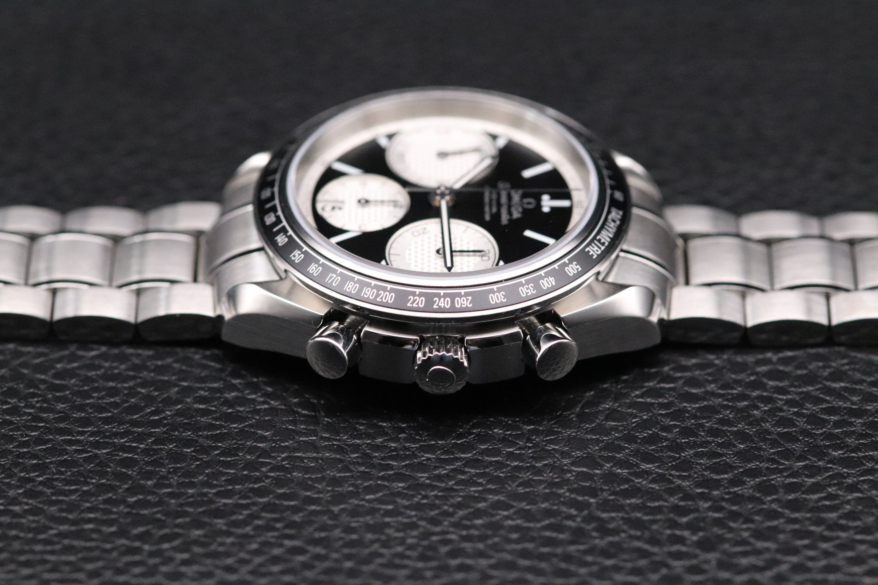 Omega Speedmaster Racing 326.30.40.50.01.002 « Panda » – FULLSET 2026 : coffret et PAPERS