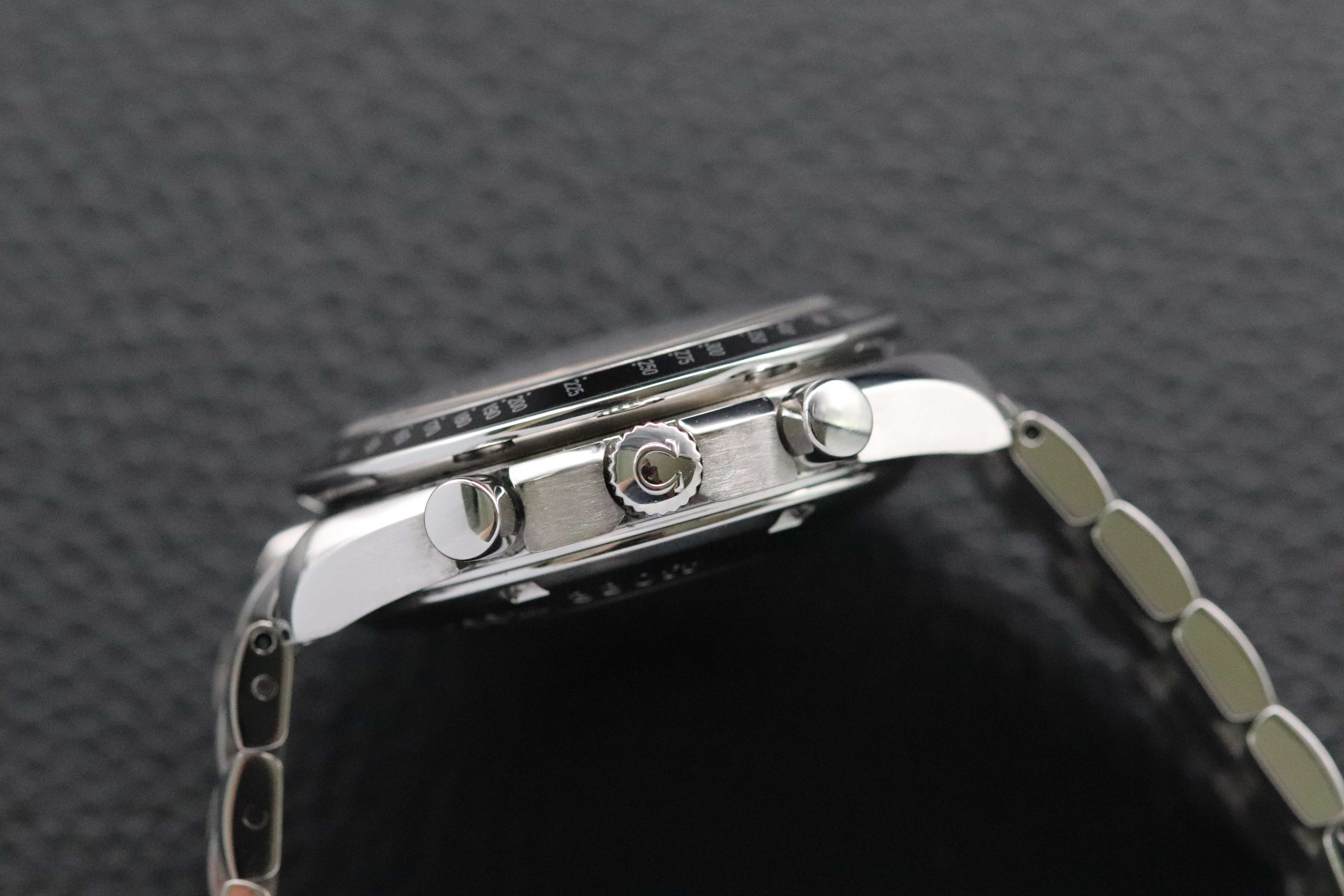 Omega Speedmaster Date 3210.51 cadran noir 2010