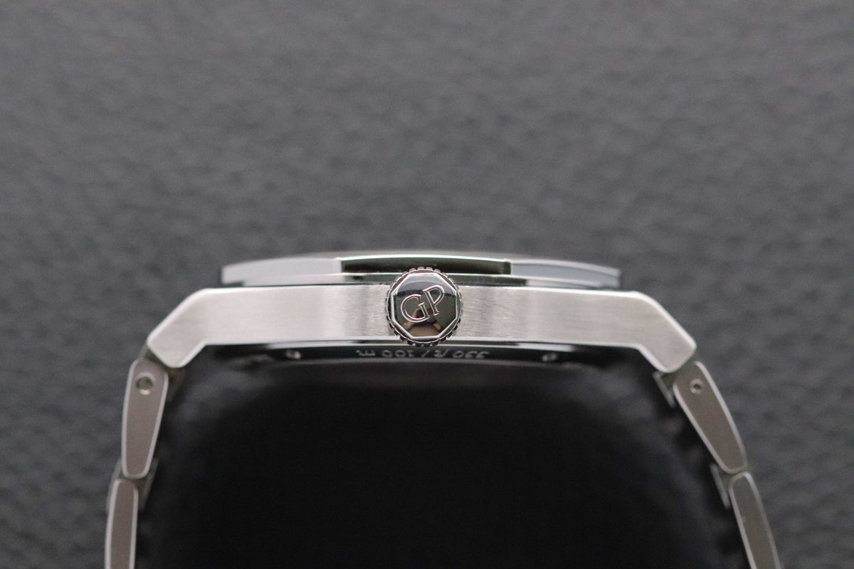 Girard-Perregaux Laureato 81010-11-431-11A Fullset 2022 Box+Papers