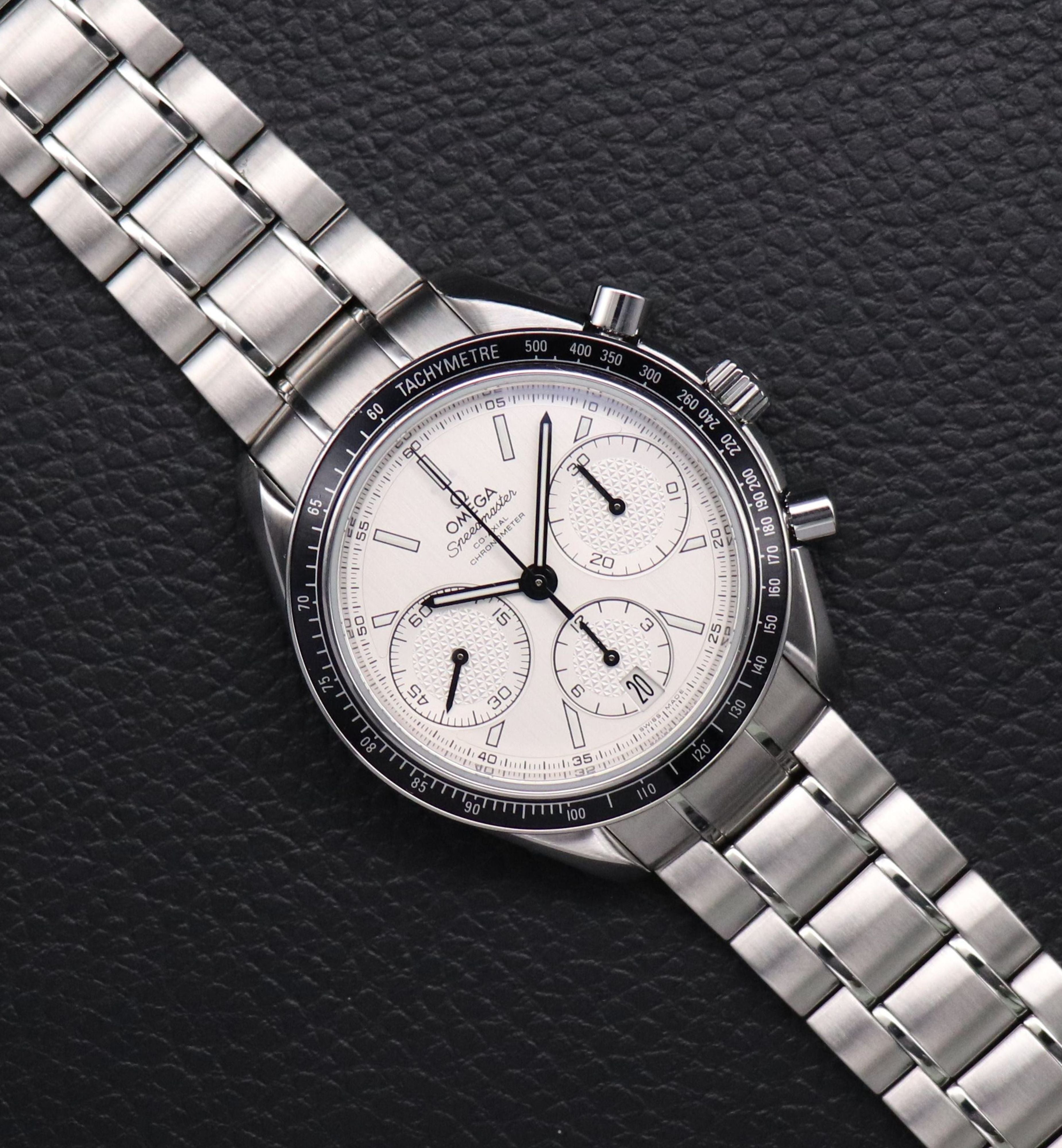 Omega Speedmaster Racing 326.30.40.50.02.001 Albino 2019