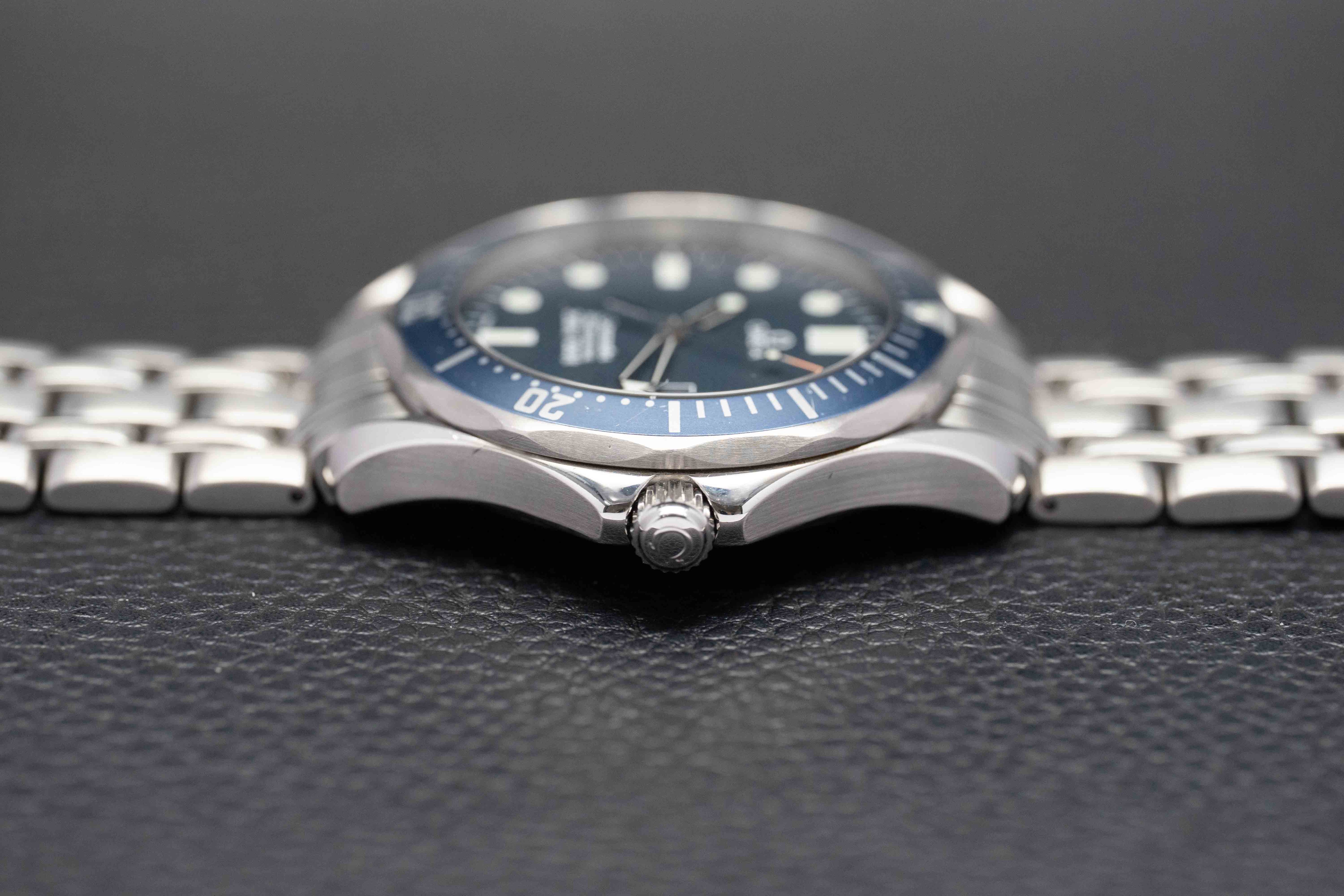 Omega Seamaster James Bond 2541.80 Papers 2000