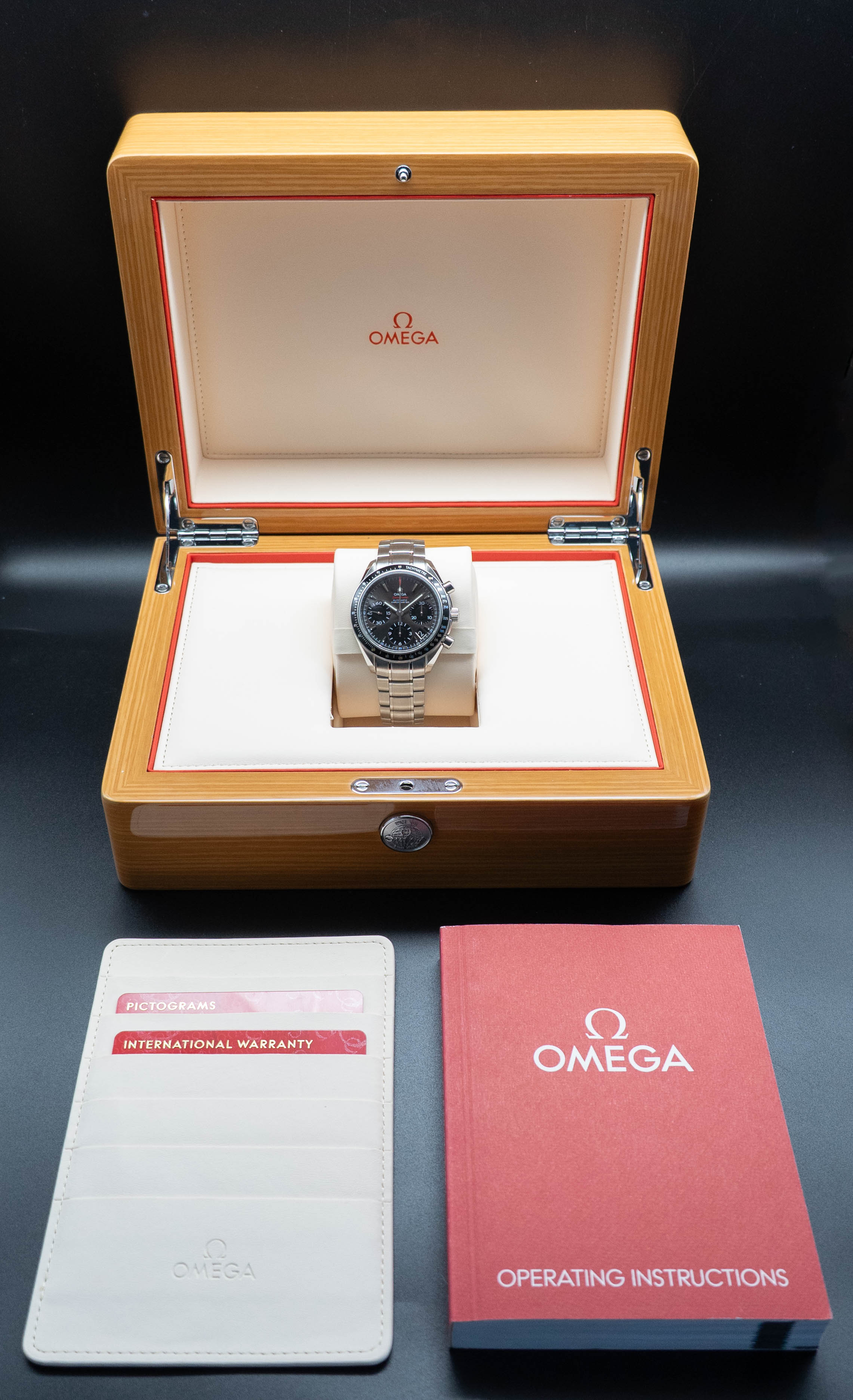 Omega Speedmaster 323.30.40.40.06.001 Fullset 2018 Box+Paper
