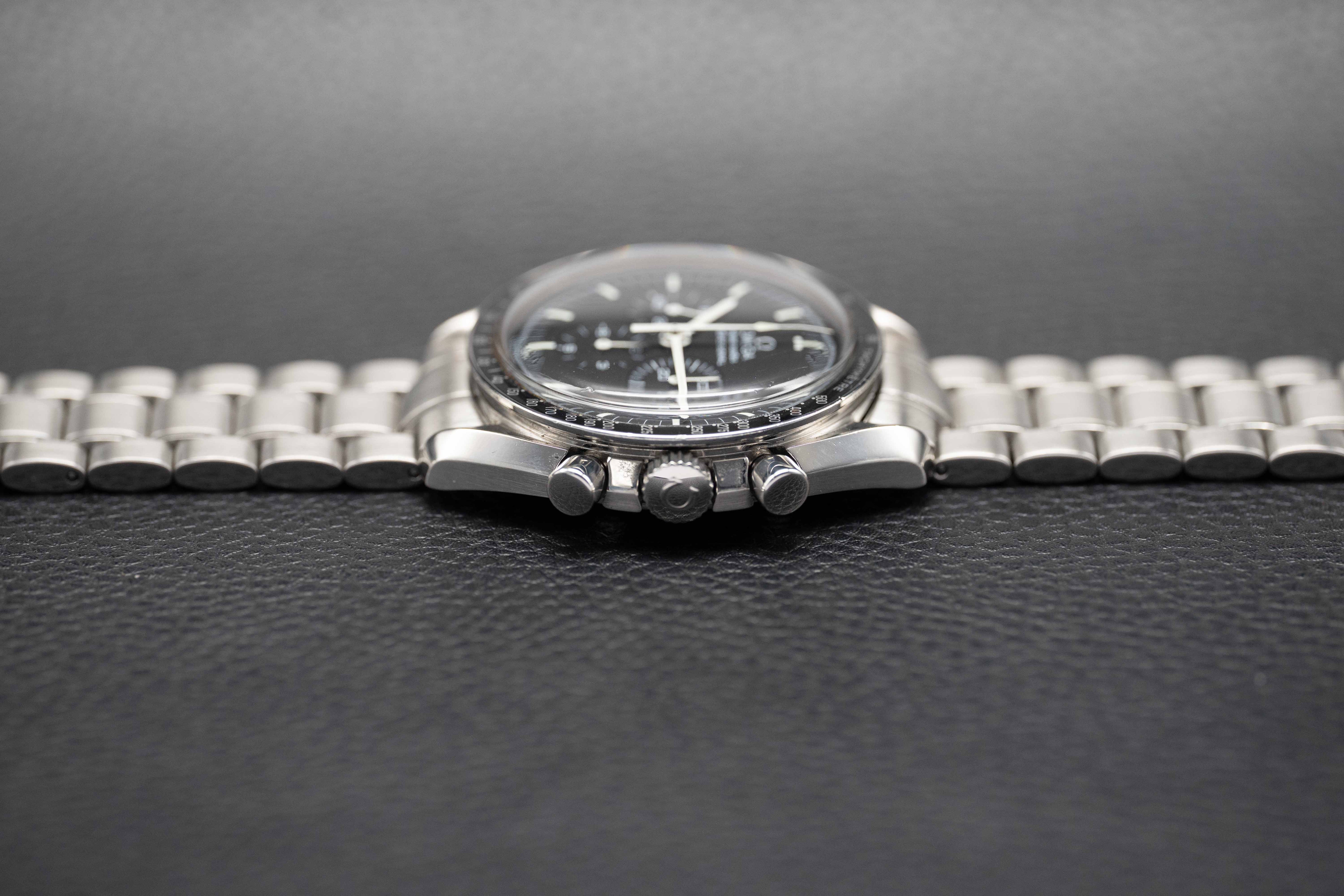 Omega Speedmaster Moonwatch 3570.50 Black Dial 2001 Papers