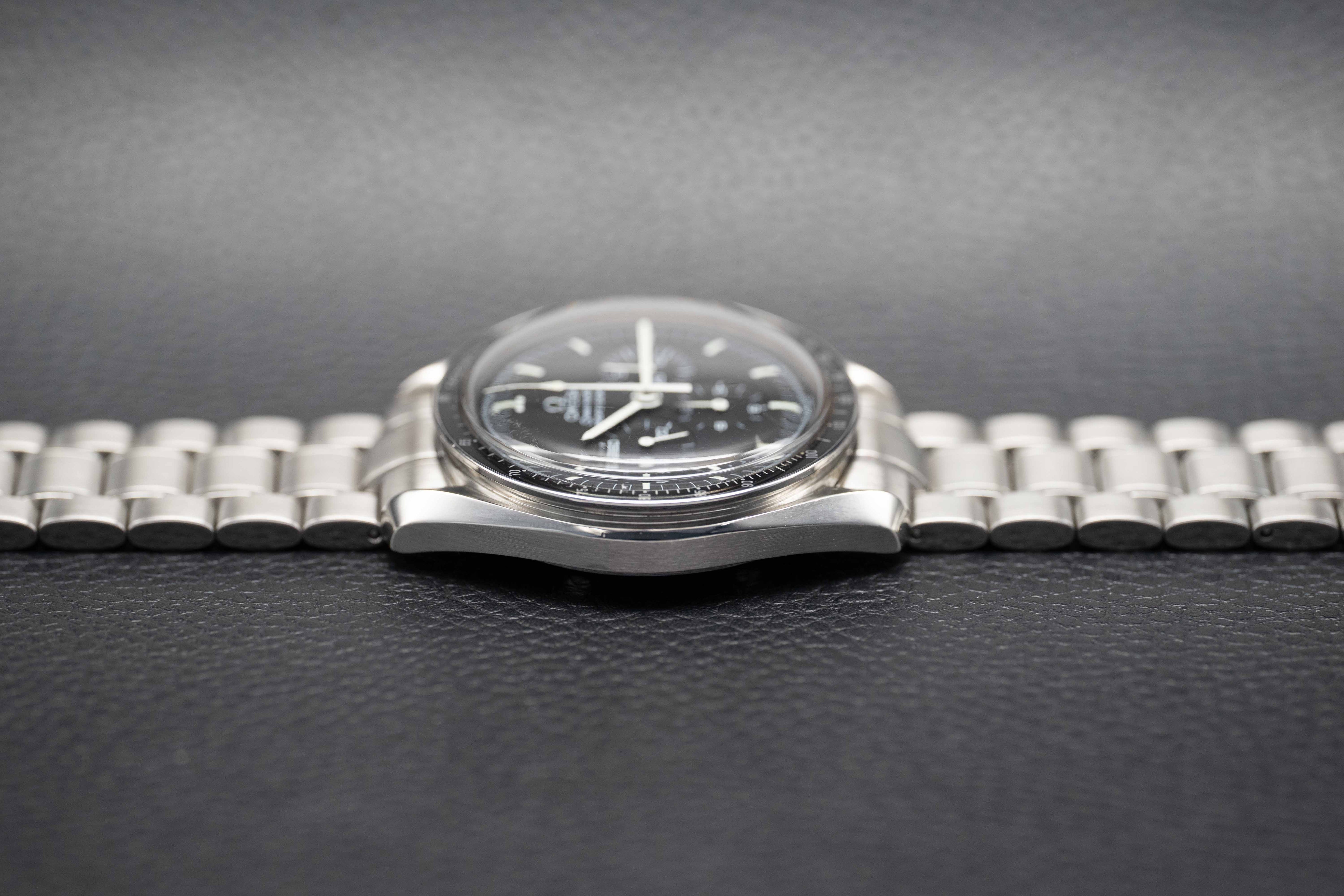 Omega Speedmaster Moonwatch 3570.50 Black Dial 2001 Papers