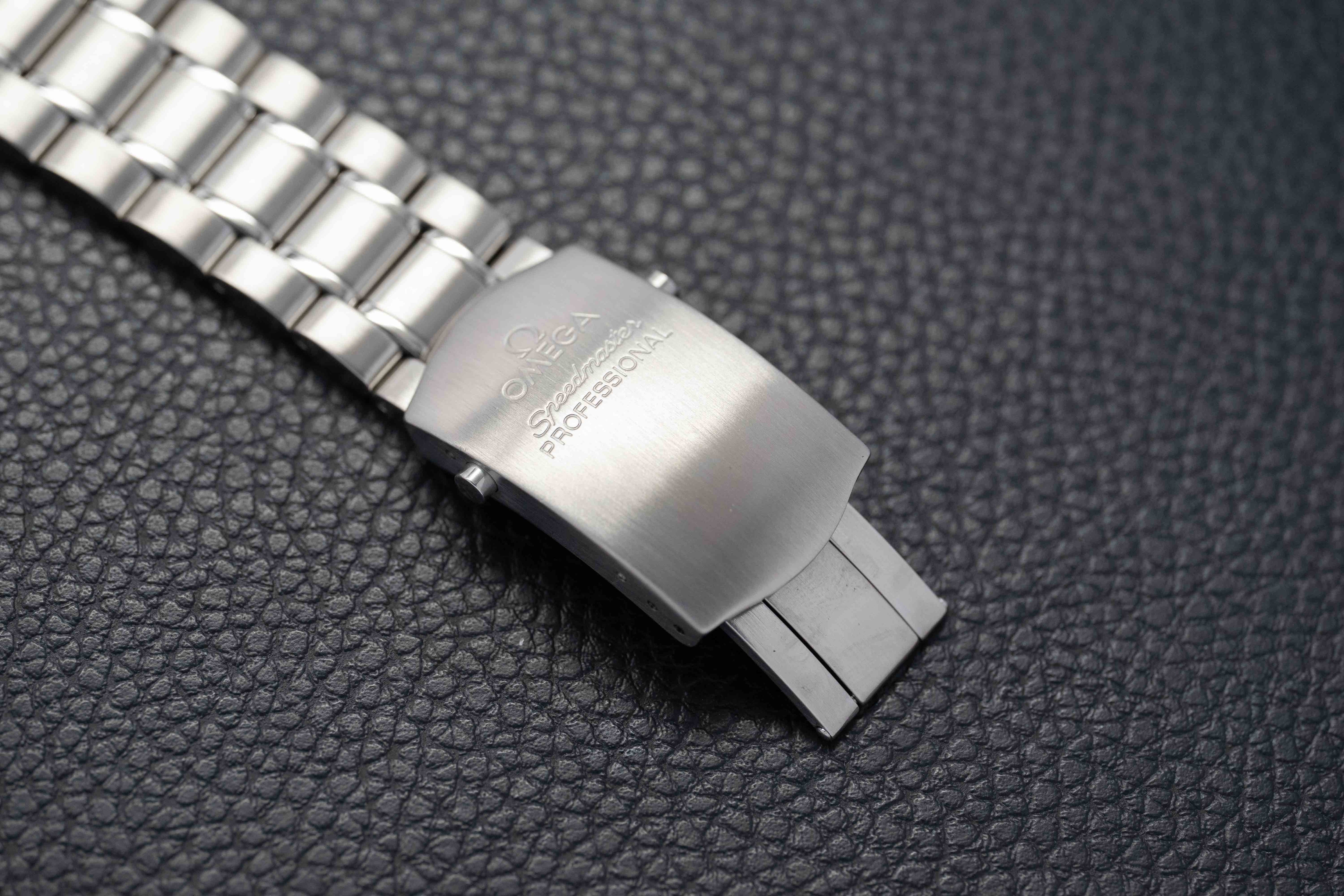 Omega Speedmaster Moonwatch 3570.50 Black Dial 2001 Papers