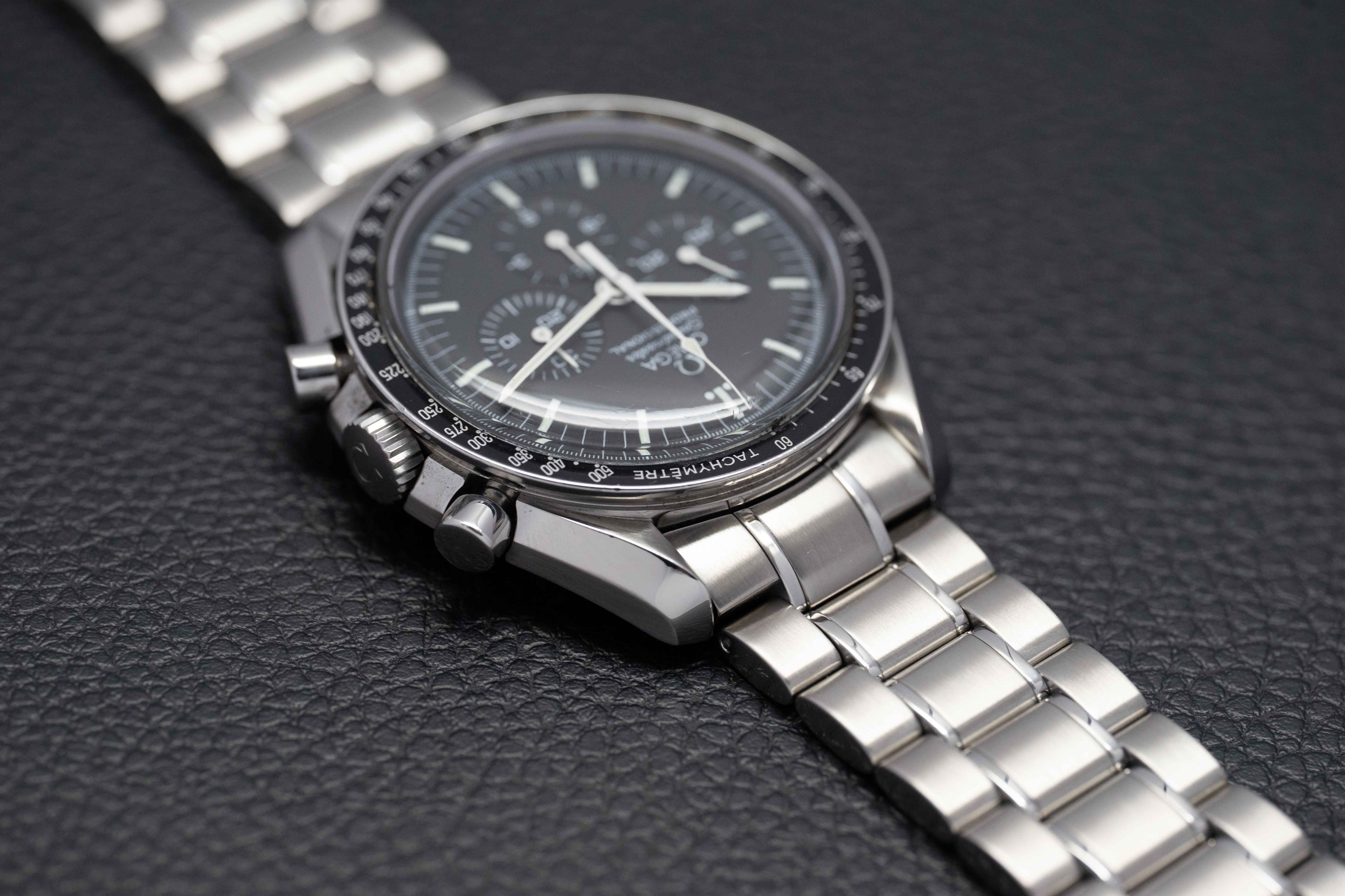 Omega Speedmaster Moonwatch 3570.50 Black Dial 2001 Papers