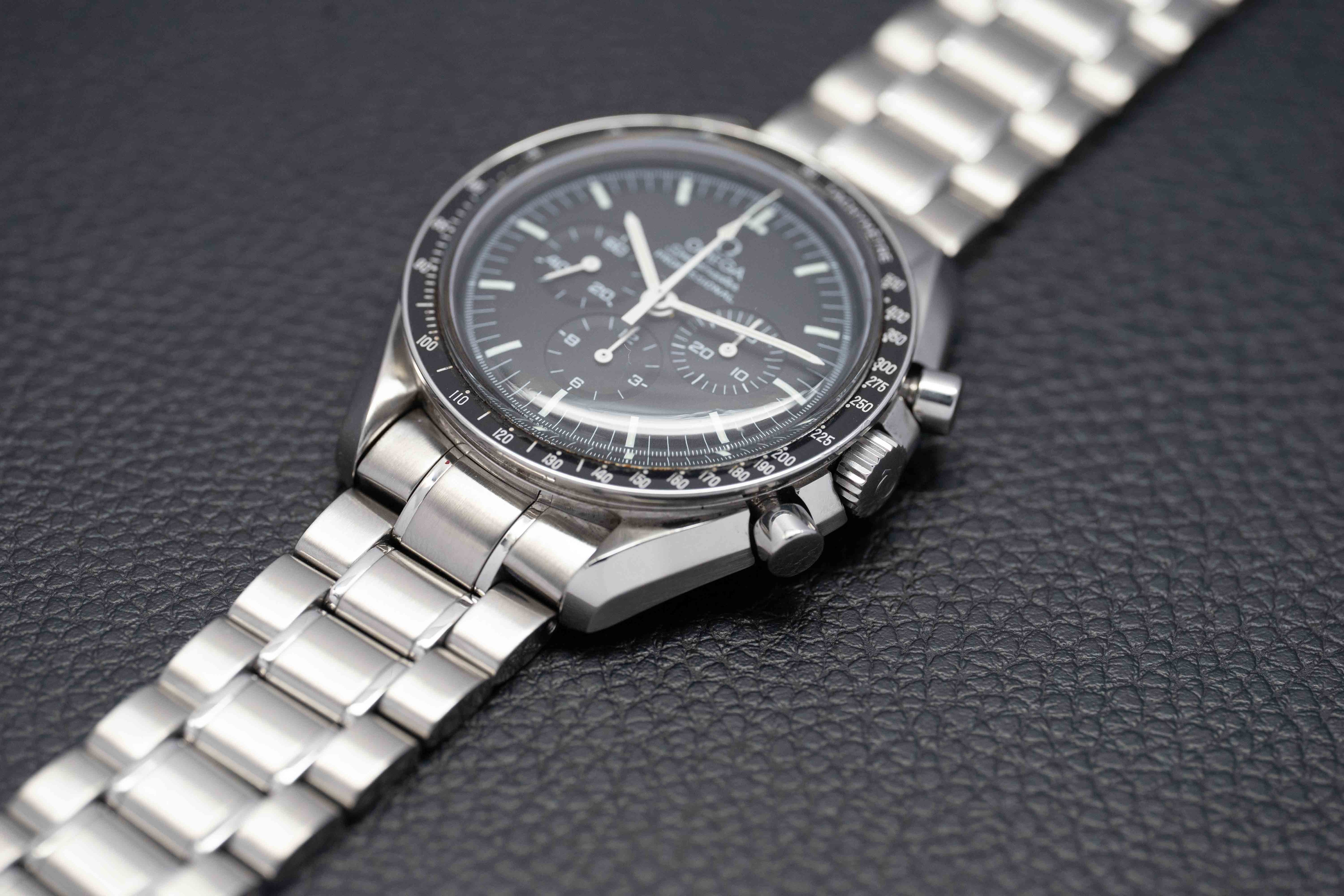 Omega Speedmaster Moonwatch 3570.50 Black Dial 2001 Papers