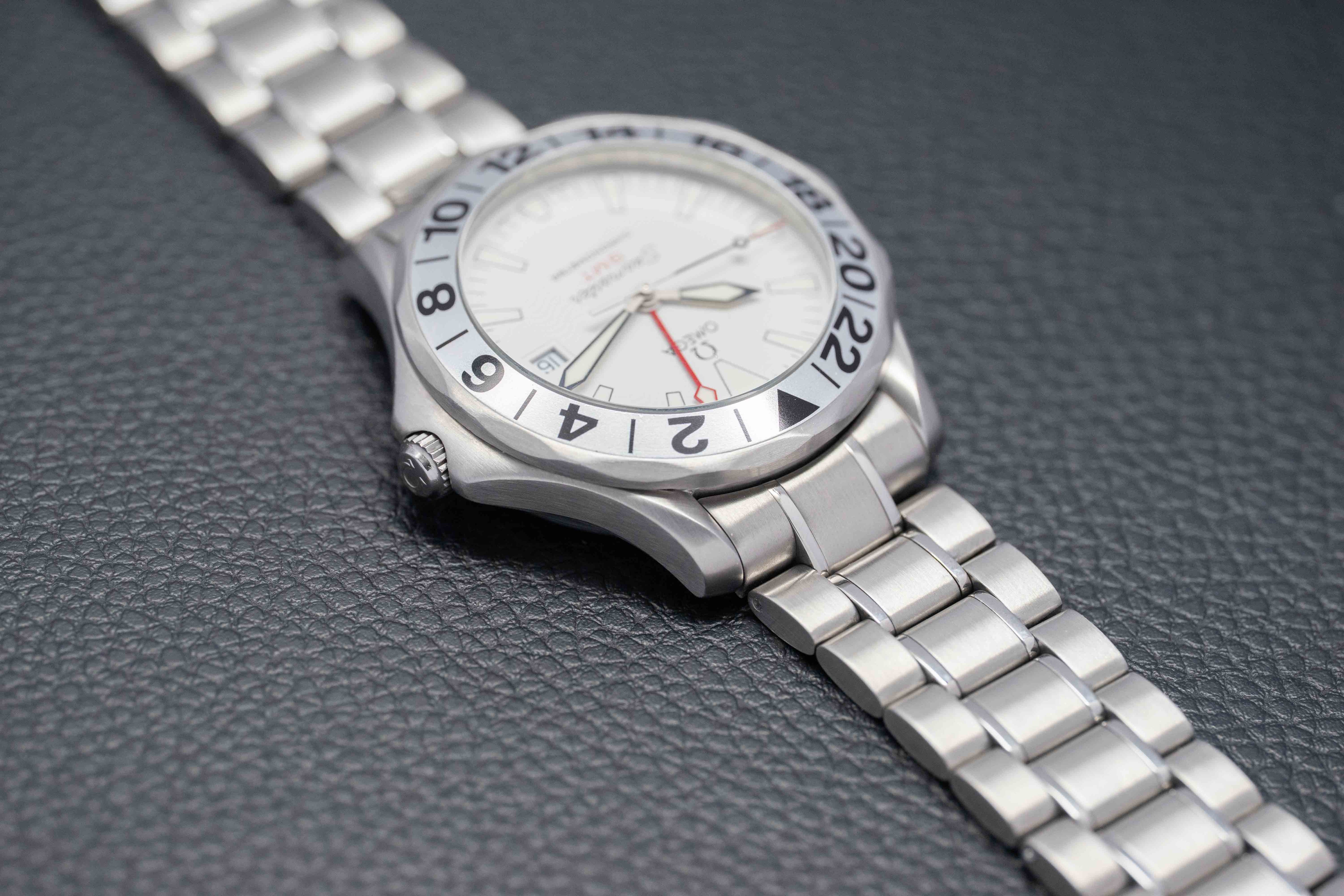 Omega Seamaster GMT 2538.20 Esfera Blanca Fullset 2015 Caja+Papeles Albino