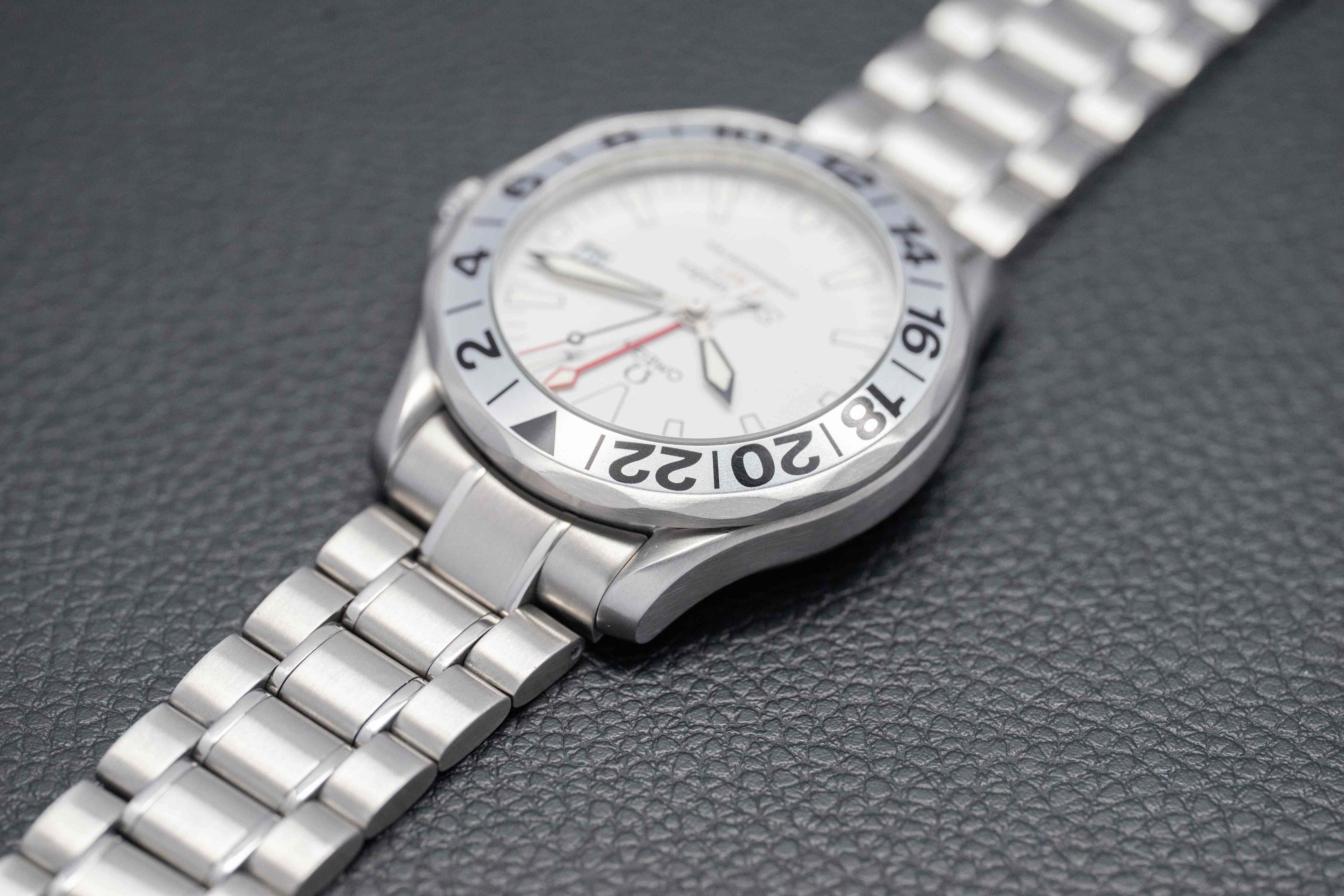 Omega Seamaster GMT 2538.20 Esfera Blanca Fullset 2015 Caja+Papeles Albino