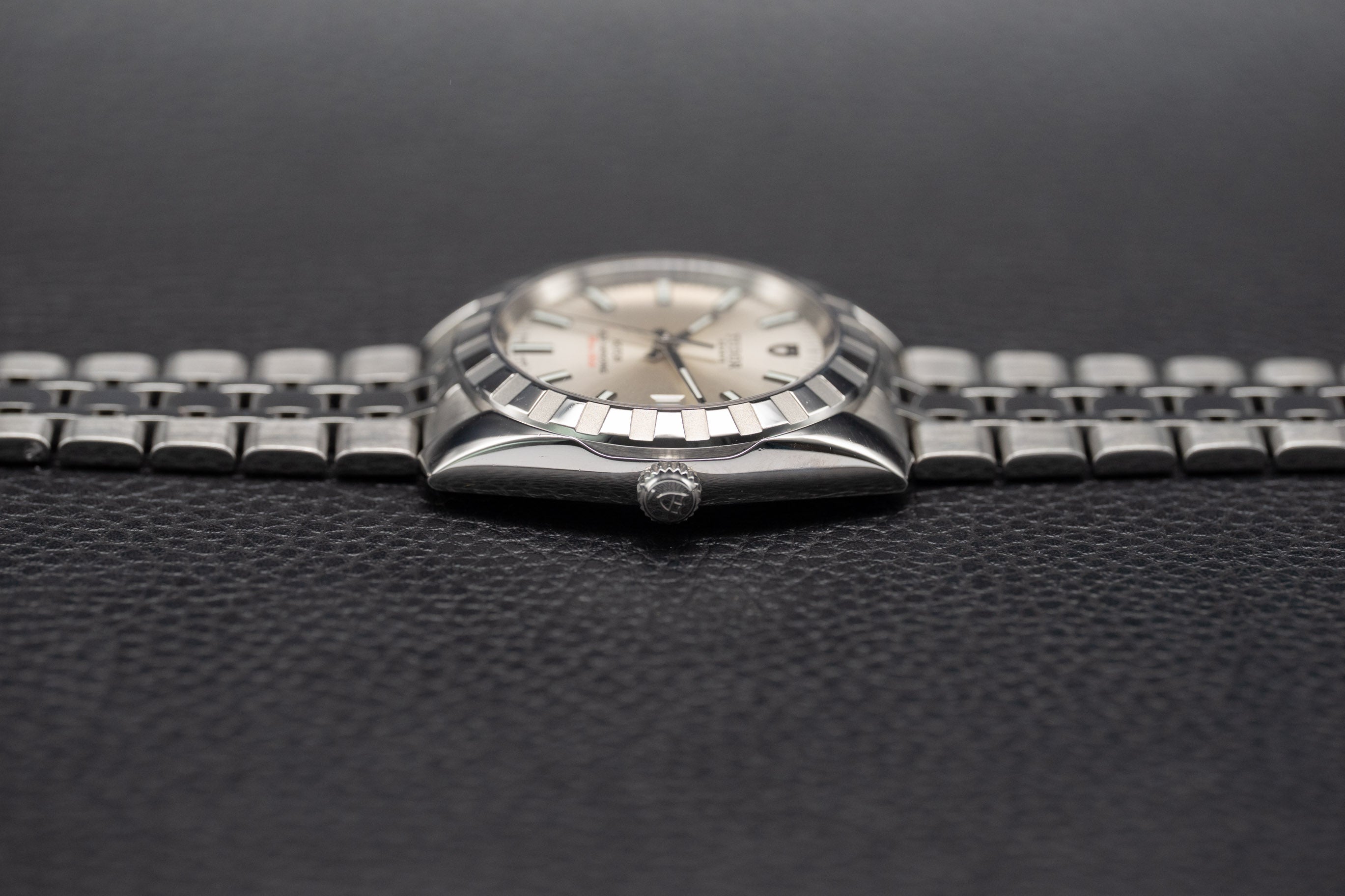 Tudor Classic Date 21010 Dial de plata 2019 Papeles