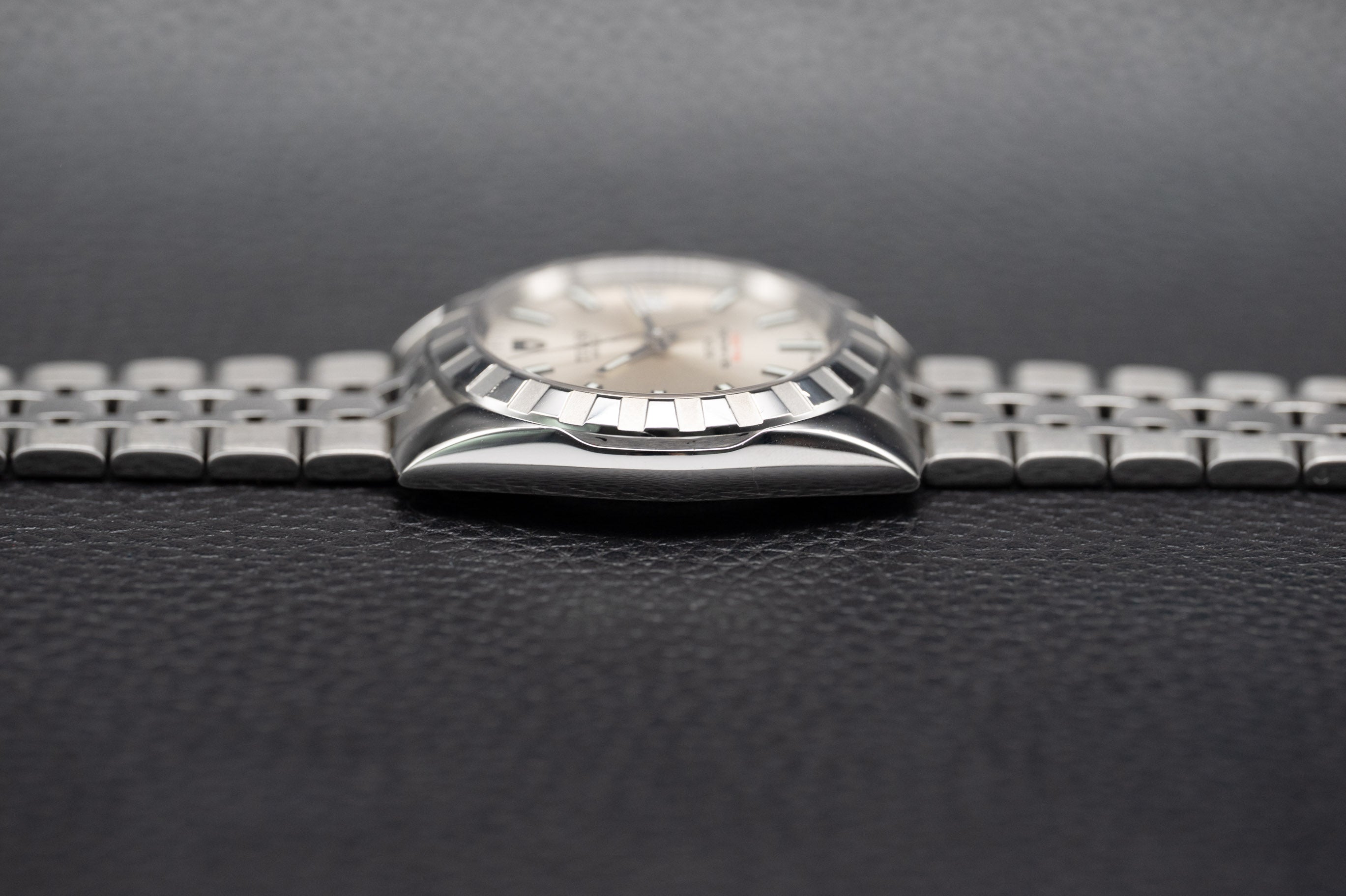 Tudor Classic Date 21010 Dial de plata 2019 Papeles