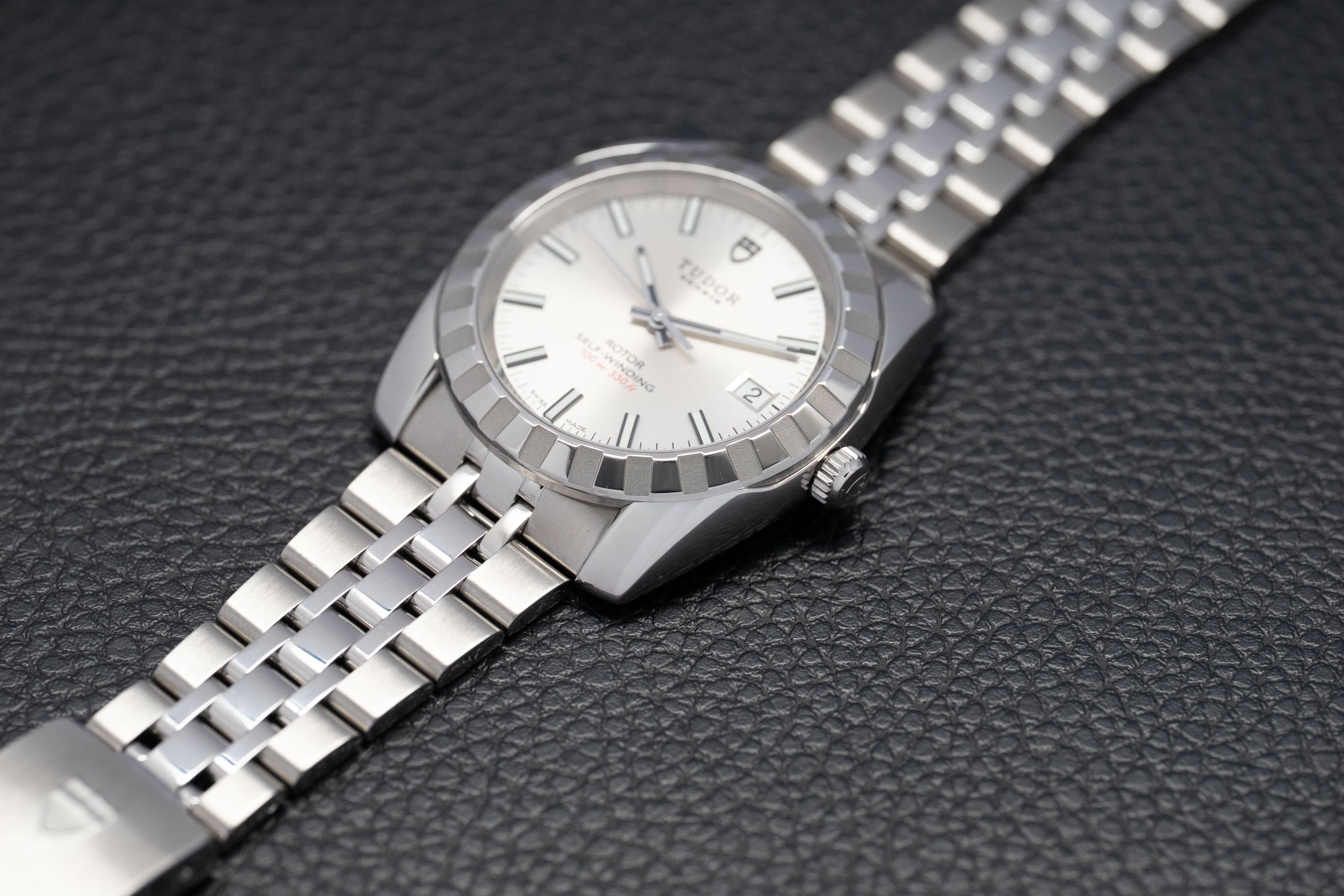 Tudor Classic Date 21010 Dial de plata 2019 Papeles