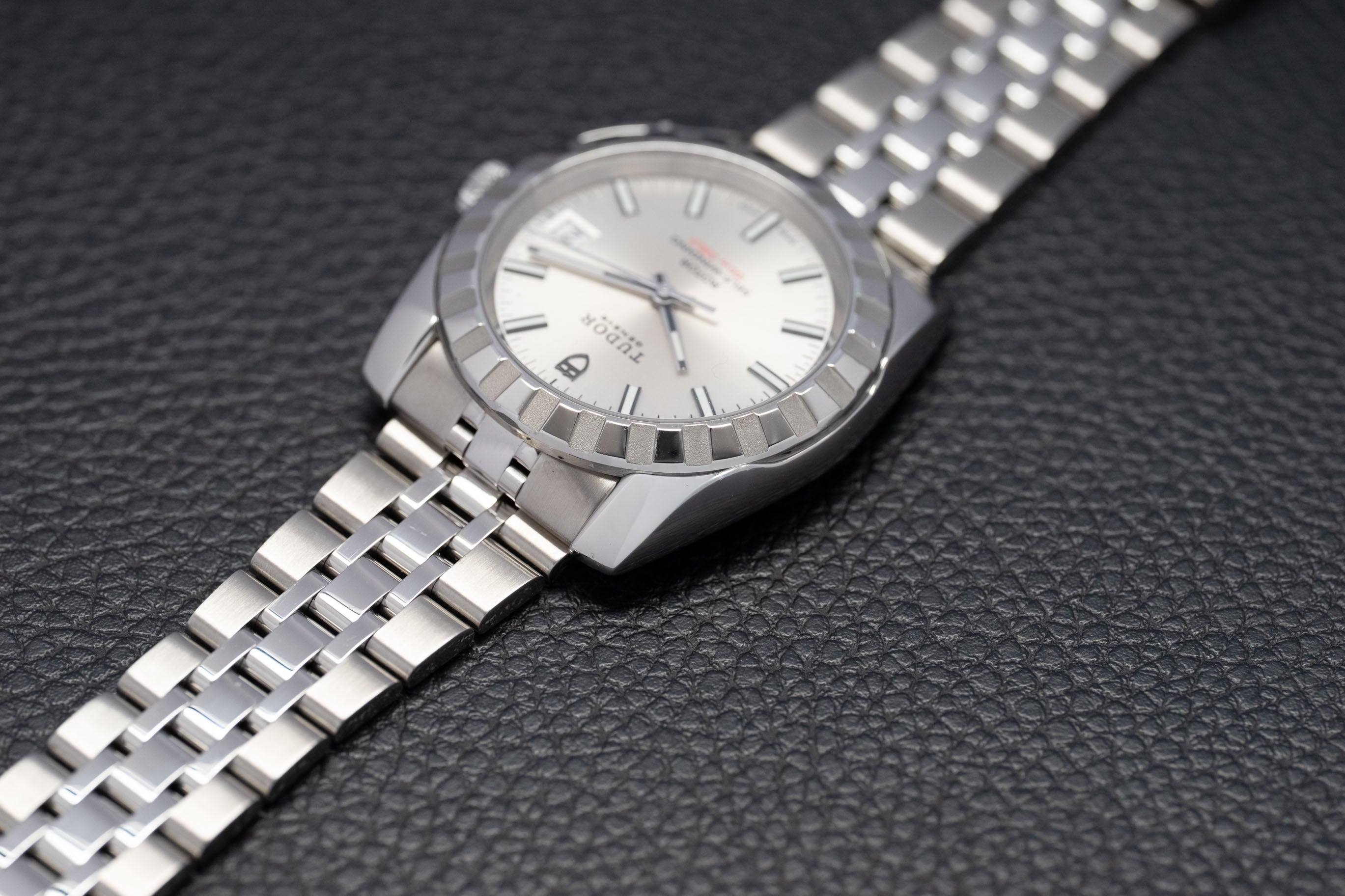 Tudor Classic Date 21010 Dial de plata 2019 Papeles