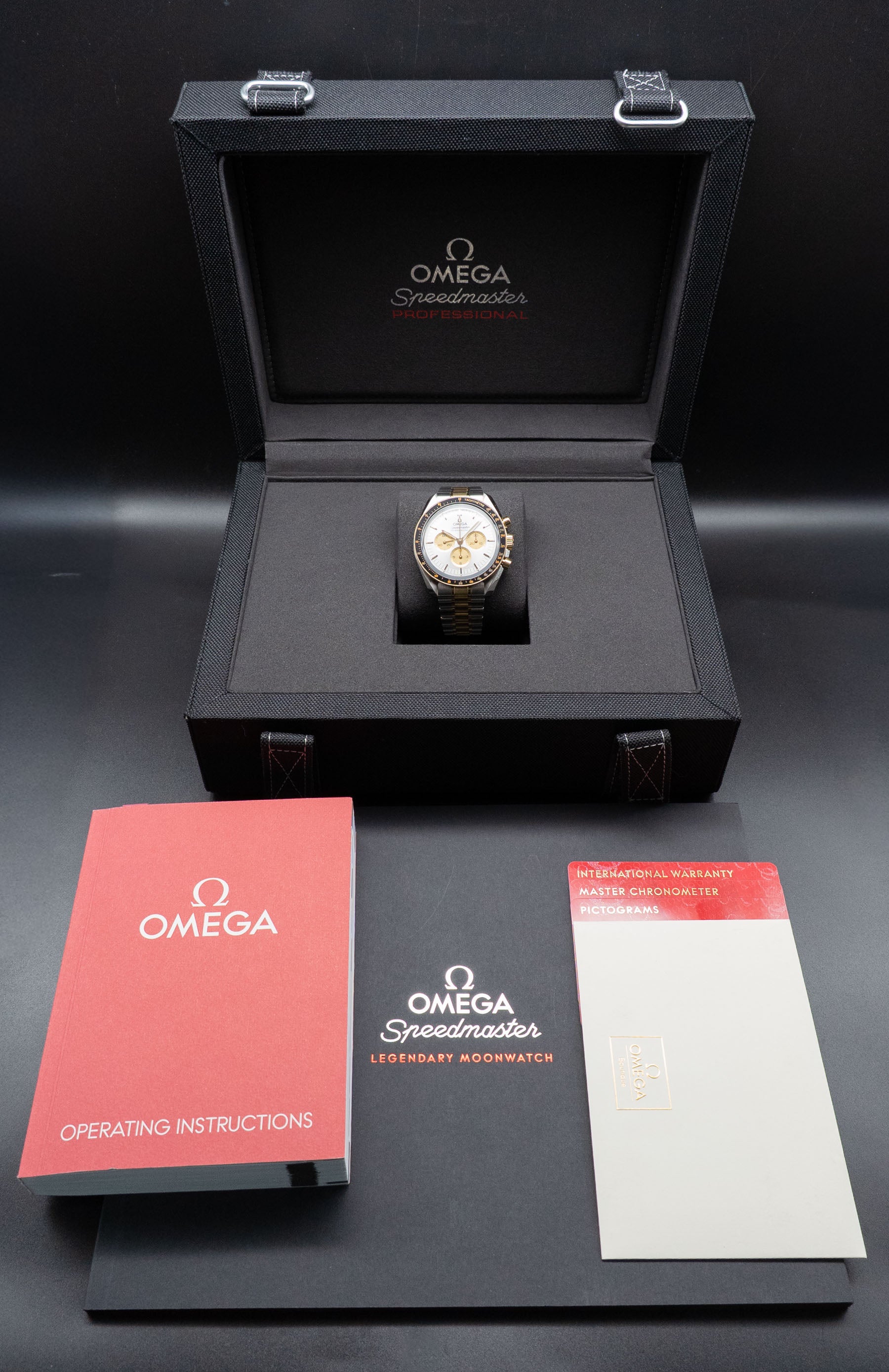 Omega Speedmaster Professional Moonwatch 310.20.42.50.02.001 Complete Set 2024 Box + Papers