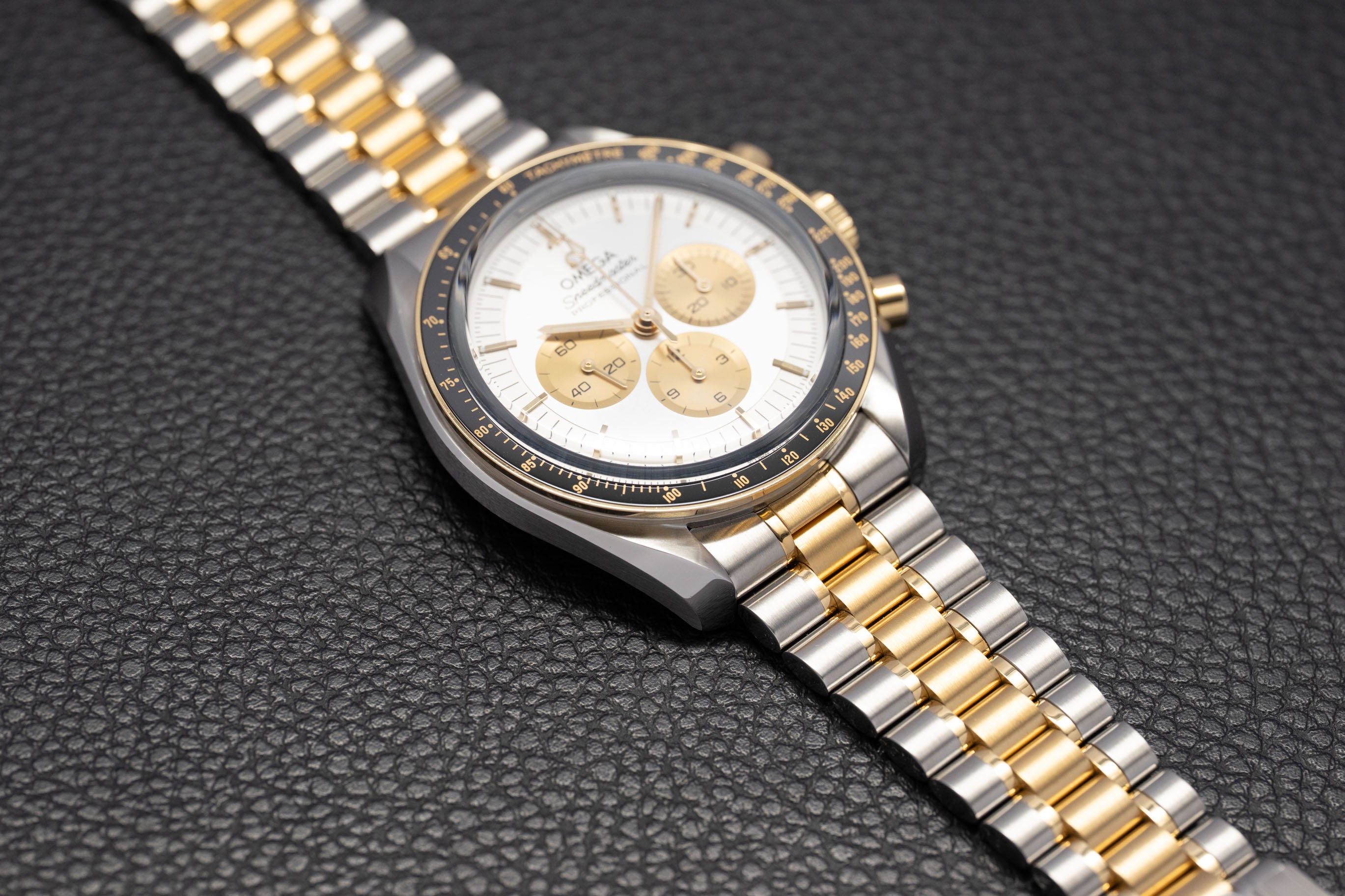 Omega Speedmaster Professional Moonwatch 310.20.42.50.02.001 Complete Set 2024 Box + Papers