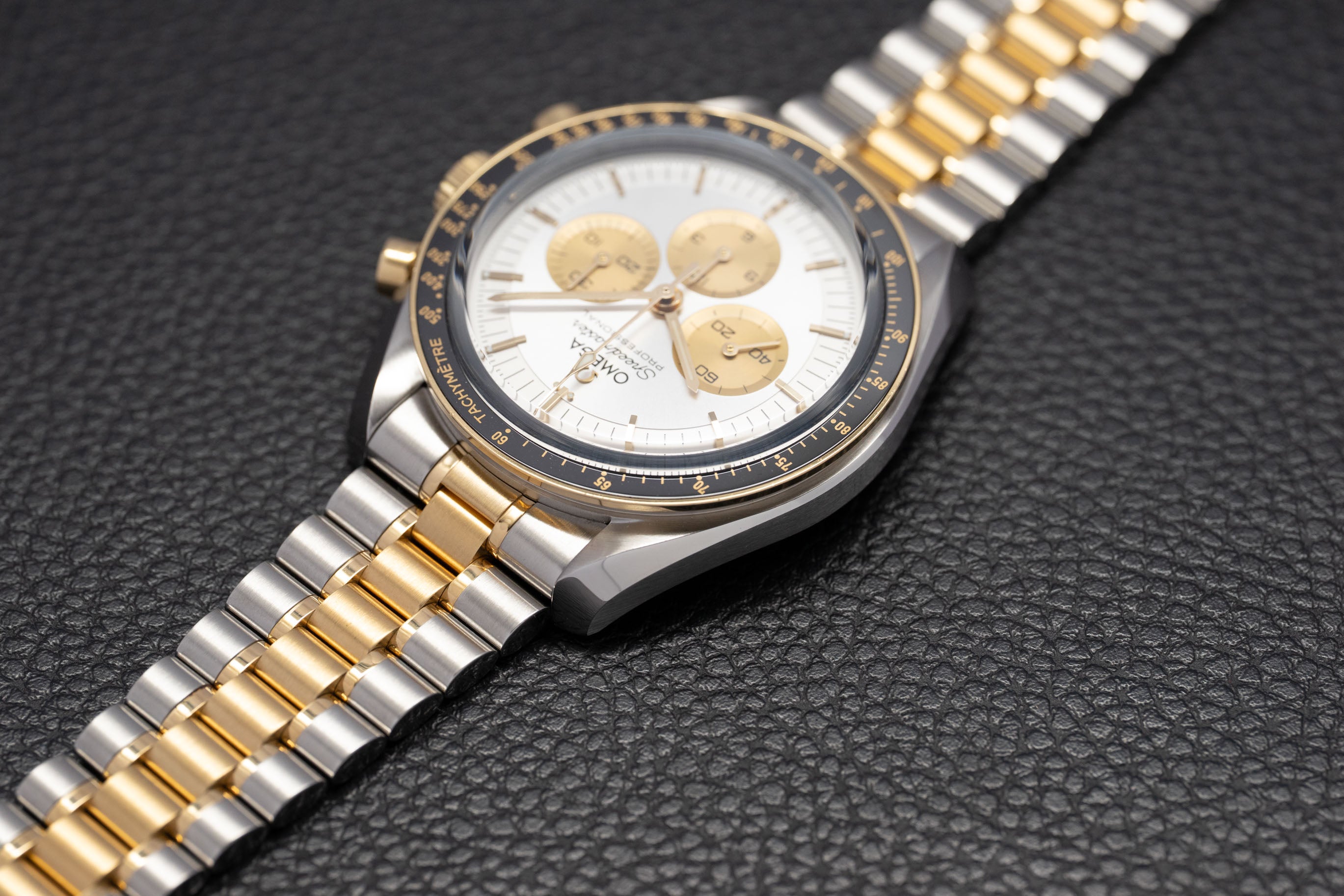 Omega Speedmaster Professional Moonwatch 310.20.42.50.02.001 Complete Set 2024 Box + Papers