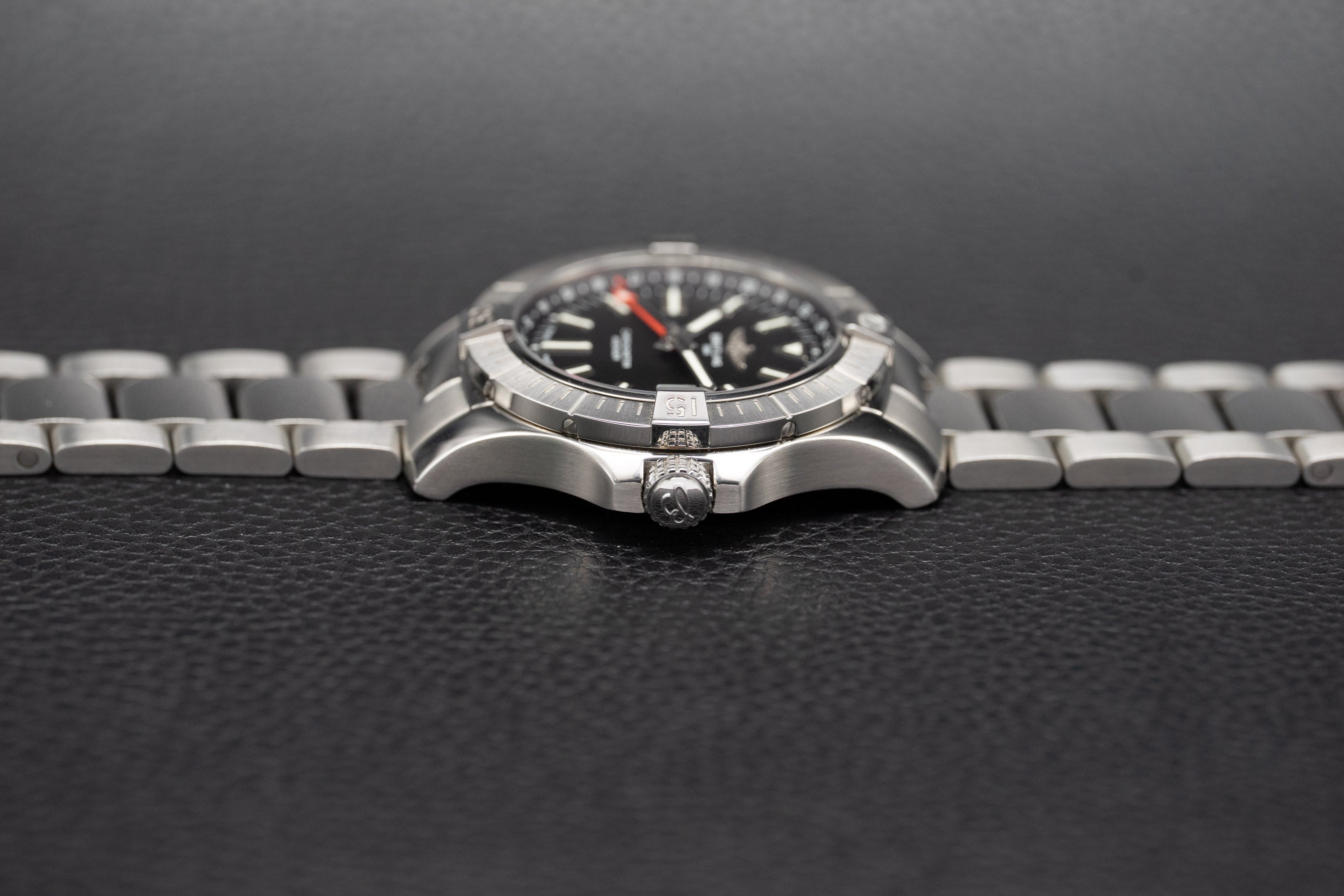 Breitling Avenger GMT A32397 Complete Set 2024 Box + Papers