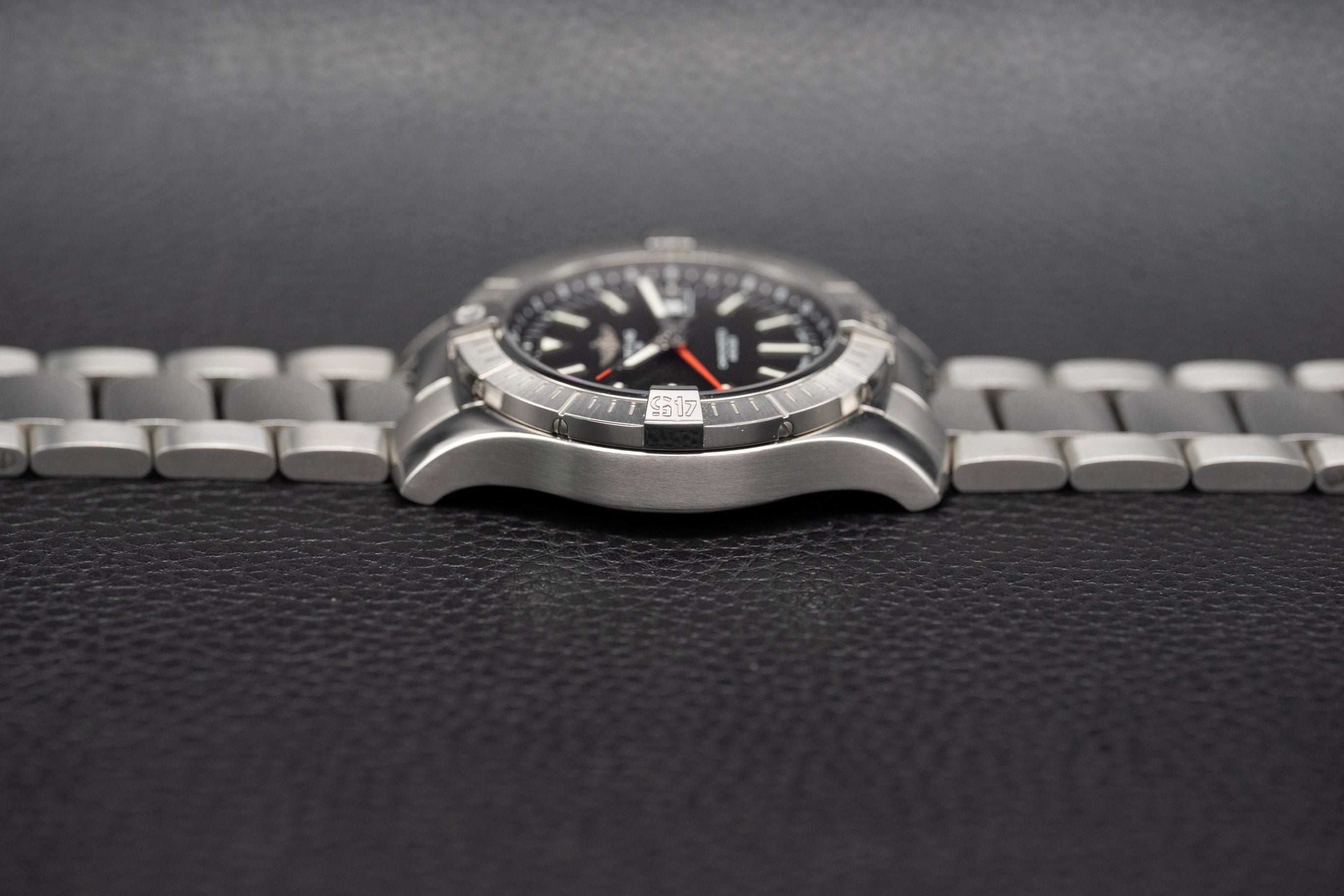 Breitling Avenger GMT A32397 Complete Set 2024 Box + Papers