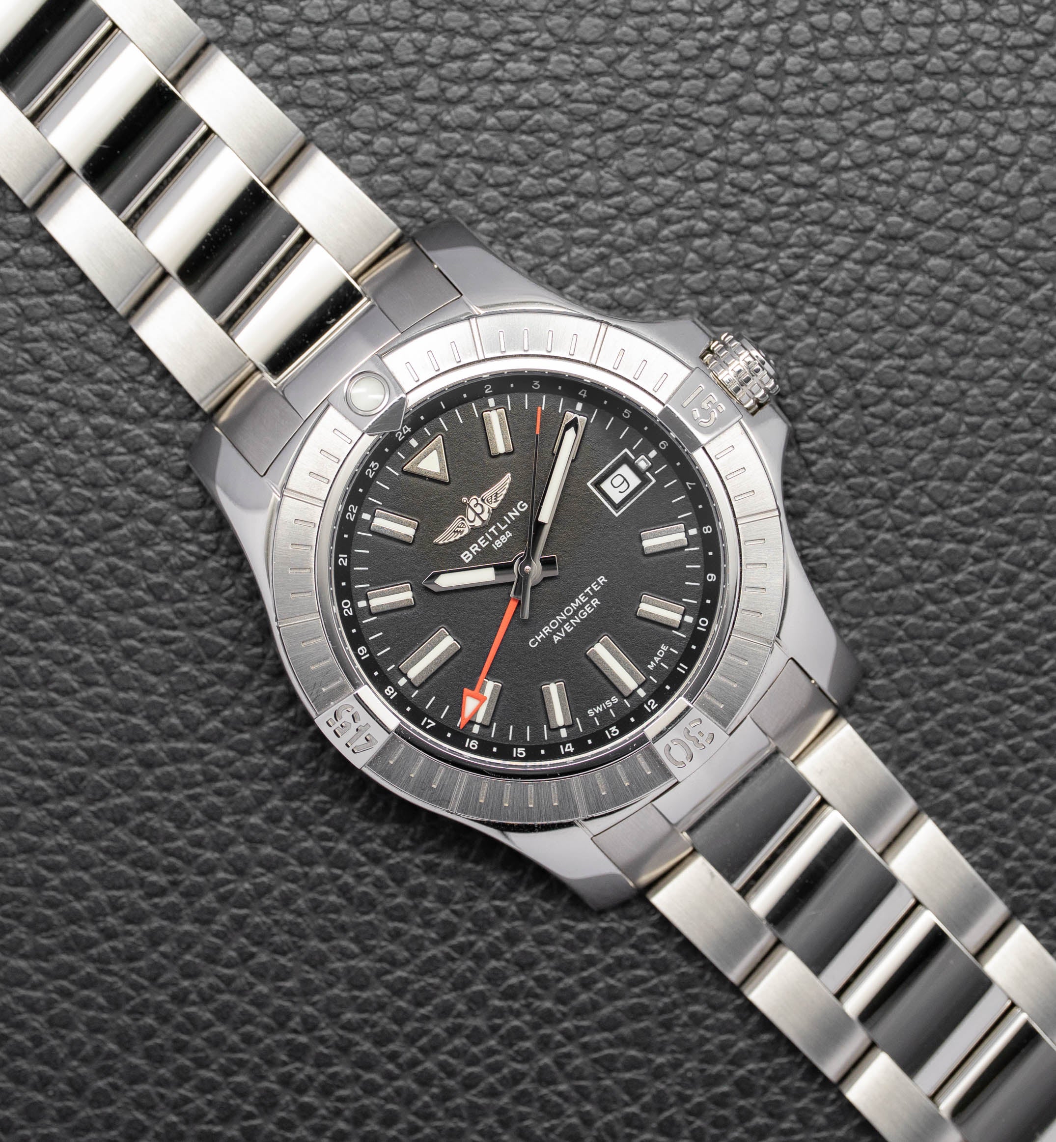 Breitling Avenger GMT A32397 Complete Set 2024 Box + Papers
