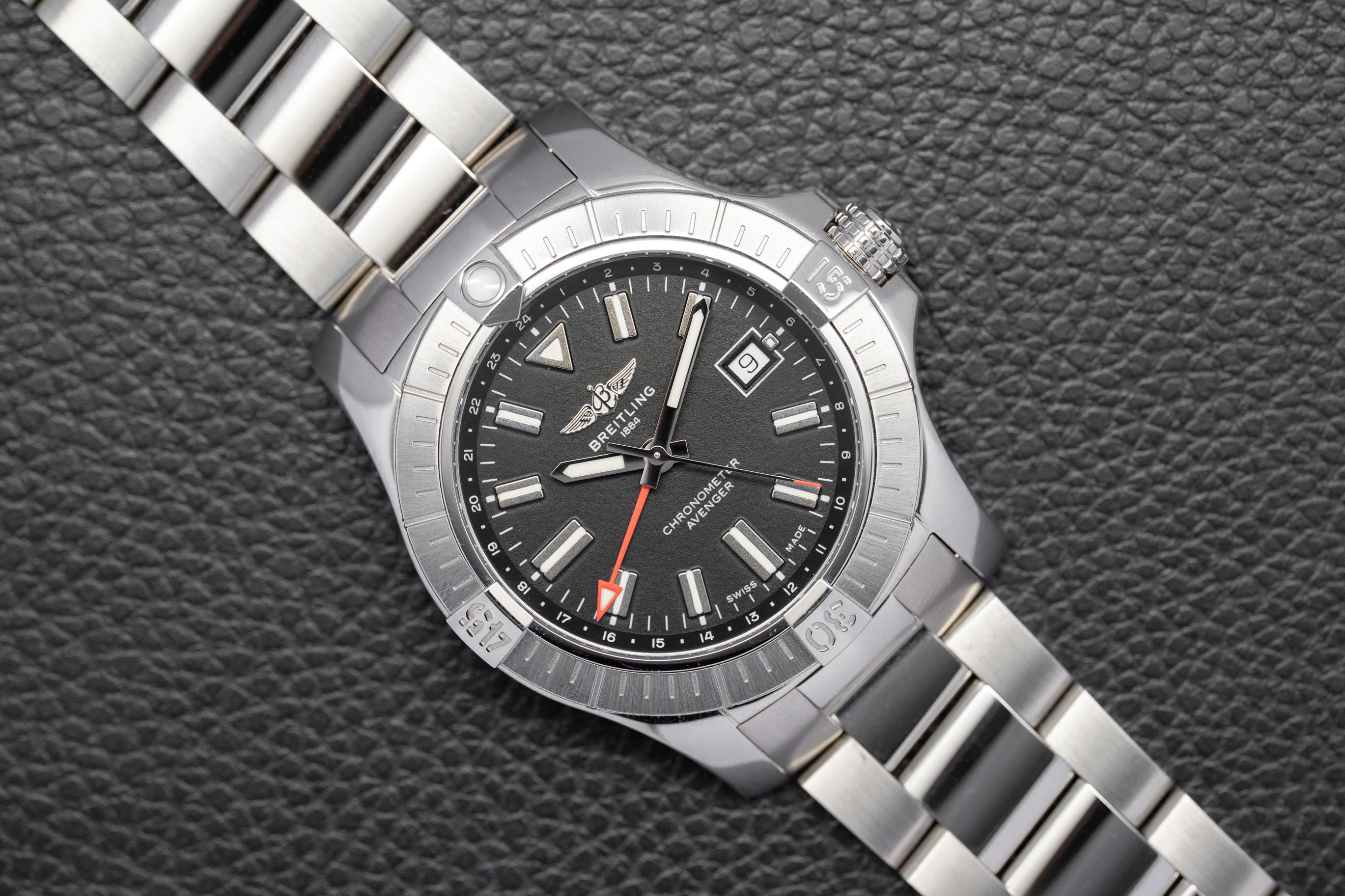 Breitling Avenger GMT A32397 Complete Set 2024 Box + Papers