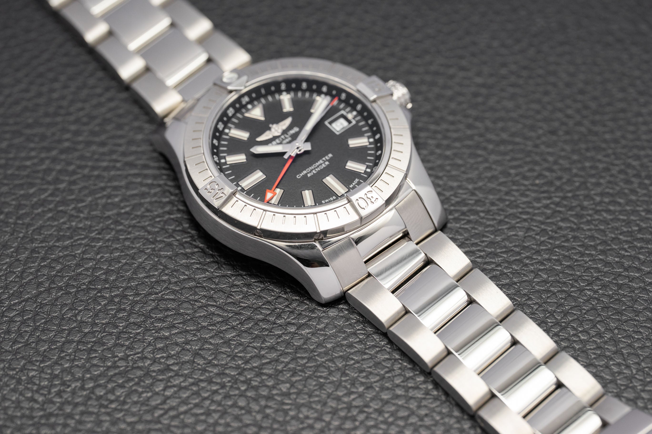 Breitling Avenger GMT A32397 Complete Set 2024 Box + Papers