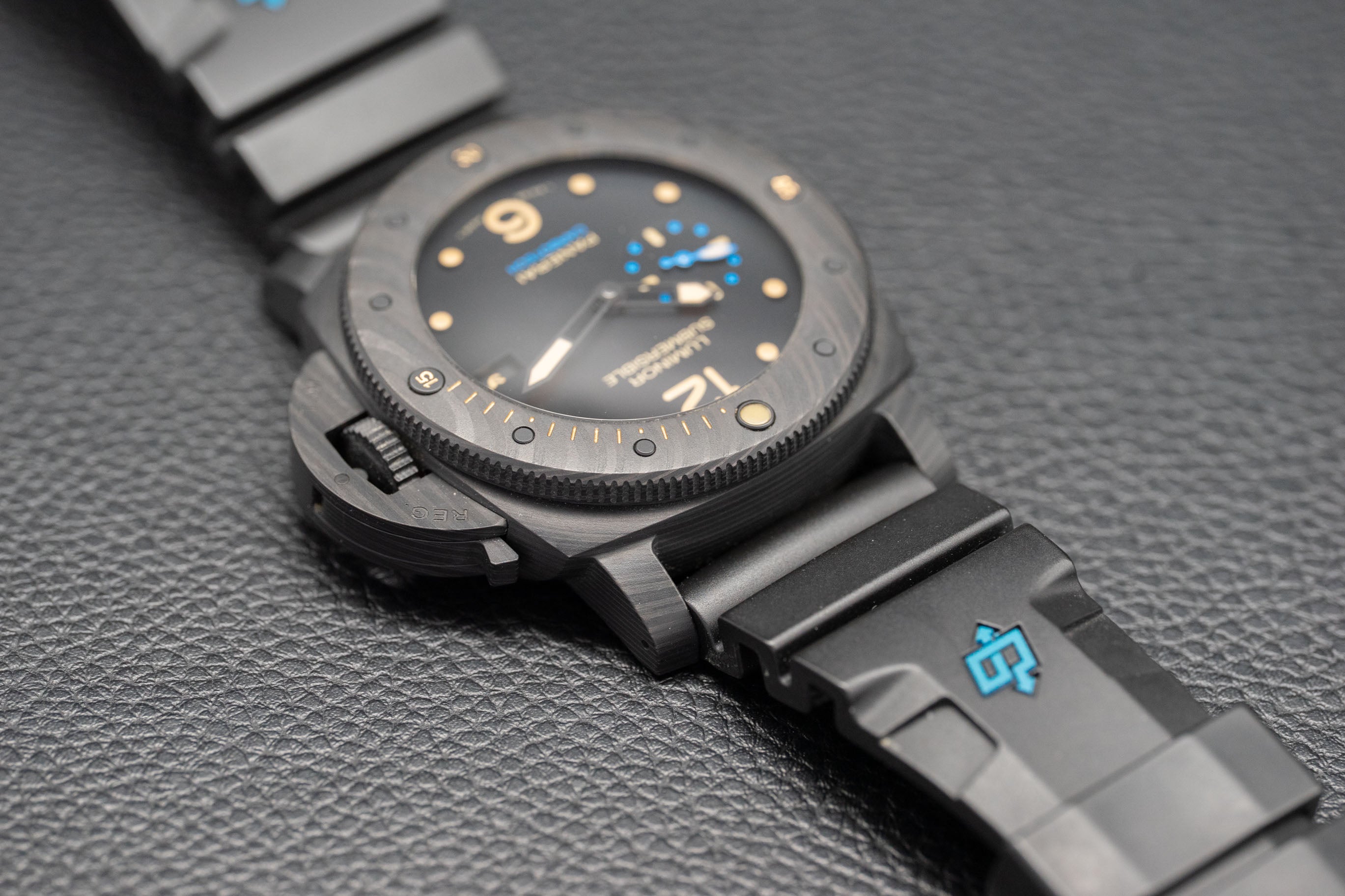 Panerai Luminor Submersible Carbotech PAM00616 Complete Set 2019 Box + Papers
